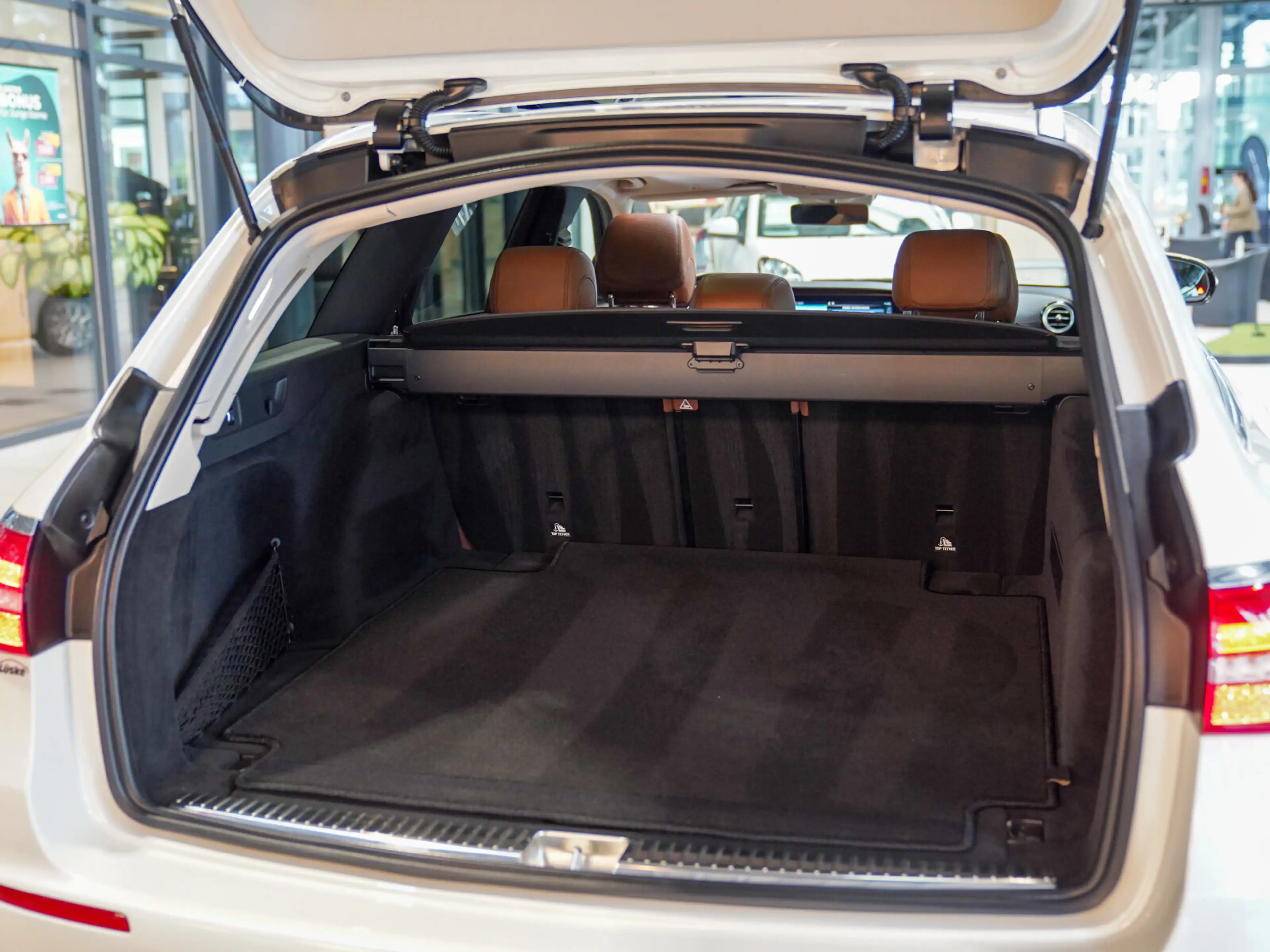 Mercedes-Benz E 450 E 450 T 4M AMG Line sattelbraun Pano Burmester — photo 14