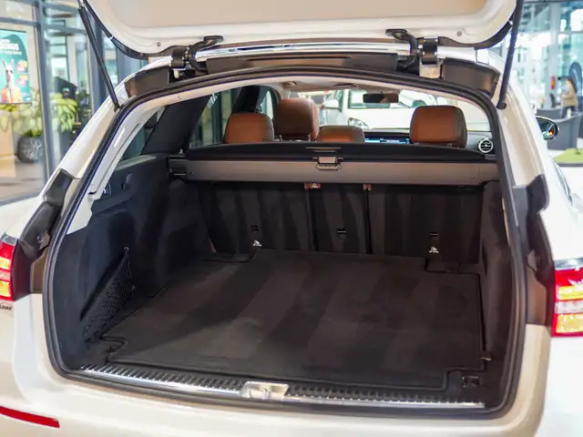 Mercedes-Benz E-Class view 14