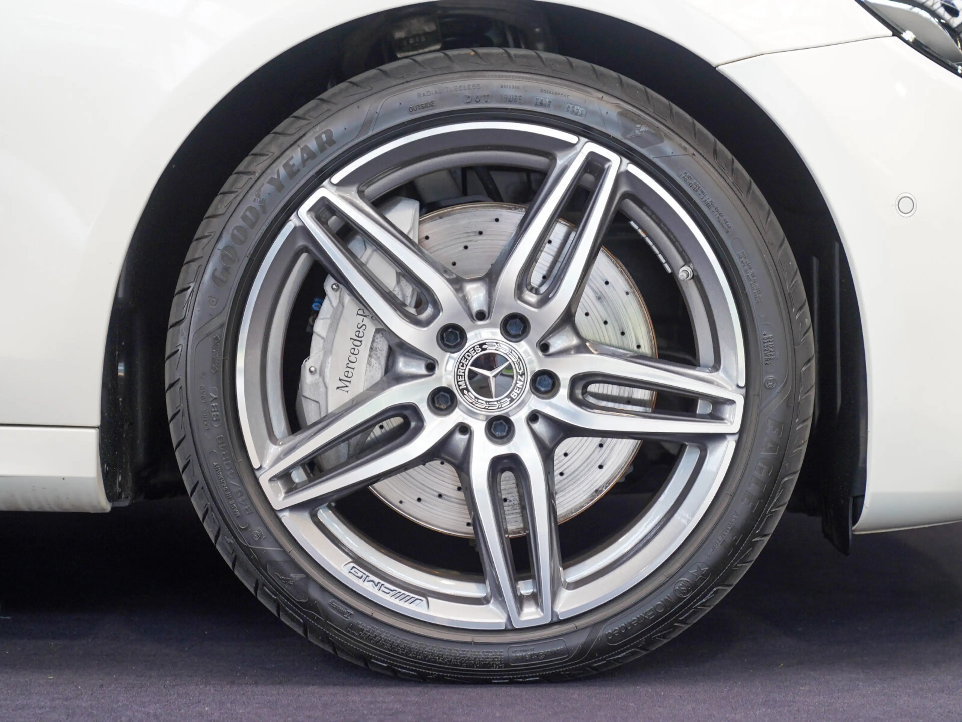 Mercedes-Benz E 450 E 450 T 4M AMG Line sattelbraun Pano Burmester — photo 2