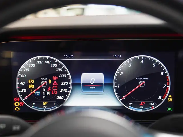 Mercedes-Benz E-Class view 19