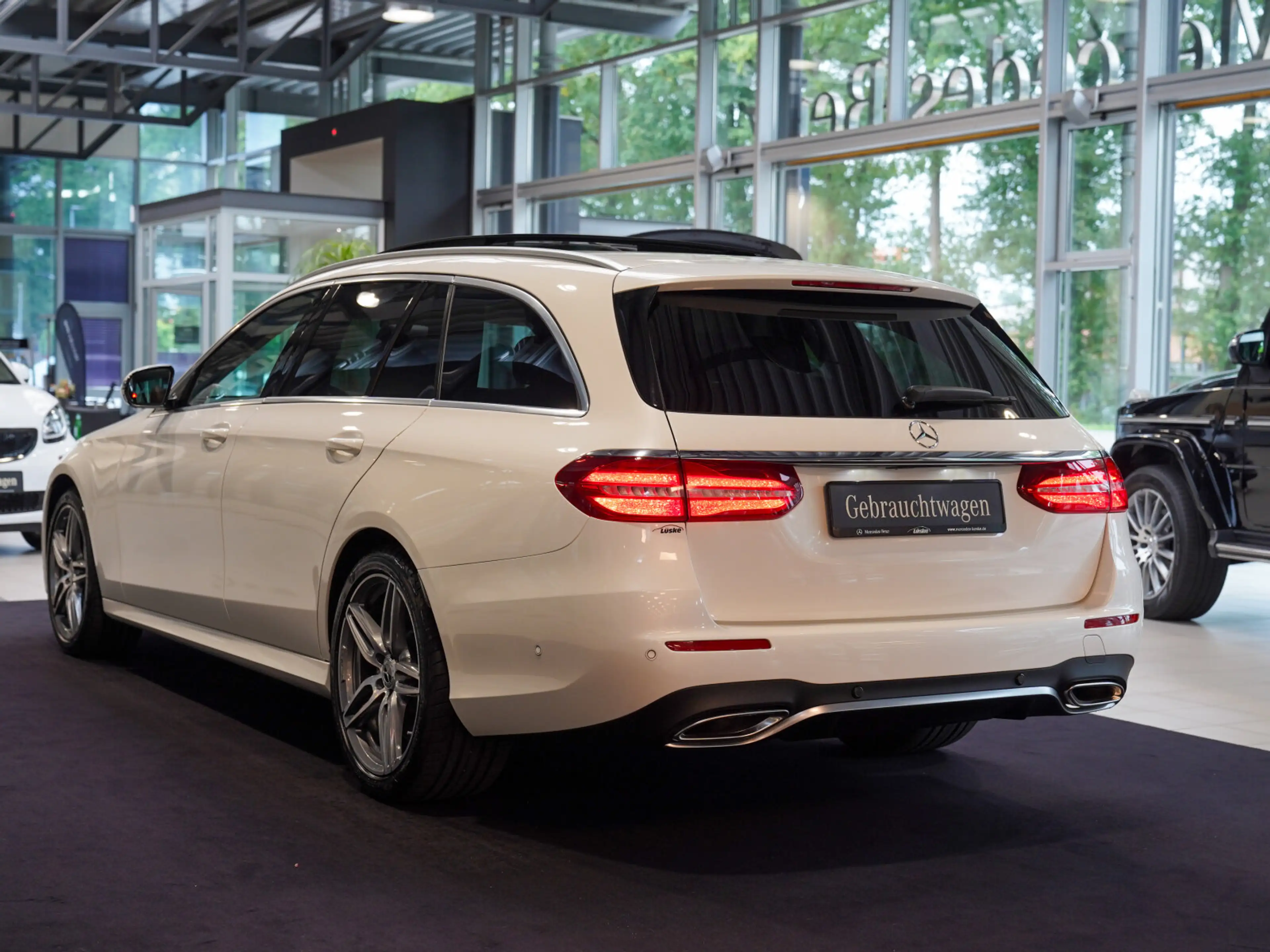 Mercedes-Benz E 450 E 450 T 4M AMG Line sattelbraun Pano Burmester — photo 5