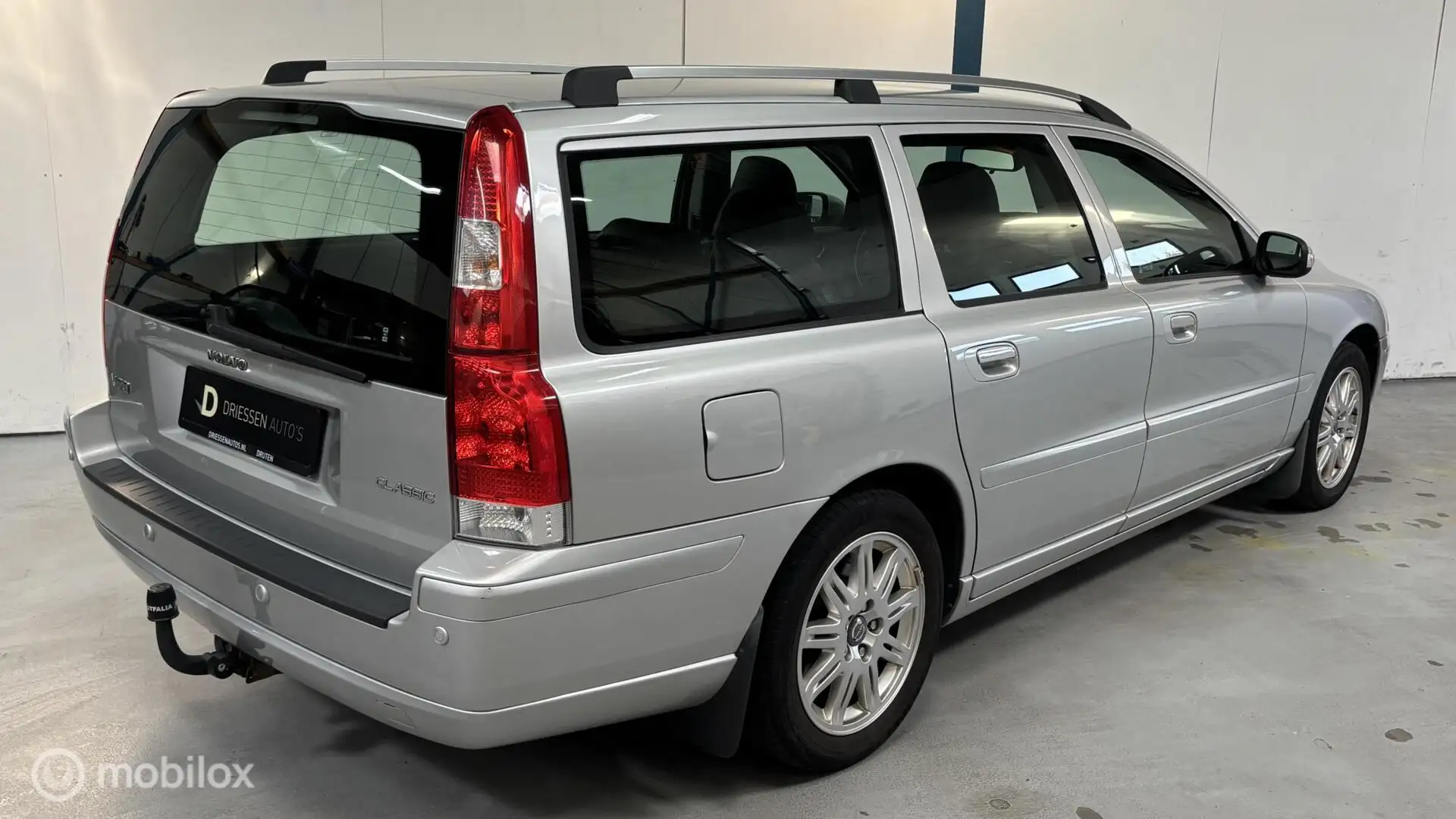 Volvo V70 2.4 Edition Classic 170pk / XENON / TREKHAAK Gris - 2