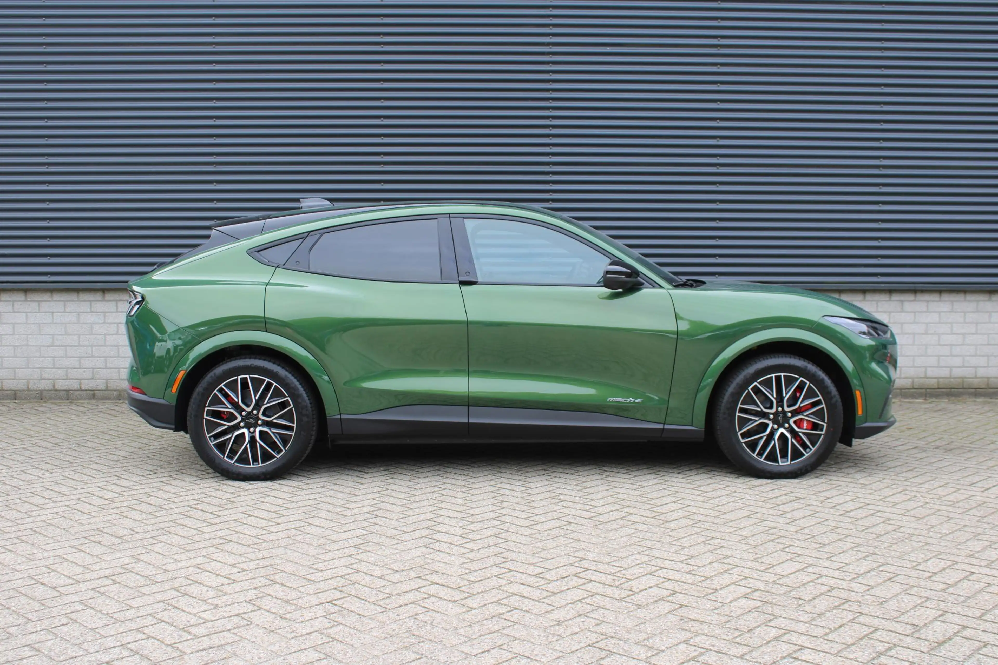 Ford Mustang Mach-E Premium Extended Range RWD 87 kWh 203 kW / 276 pk — photo 5