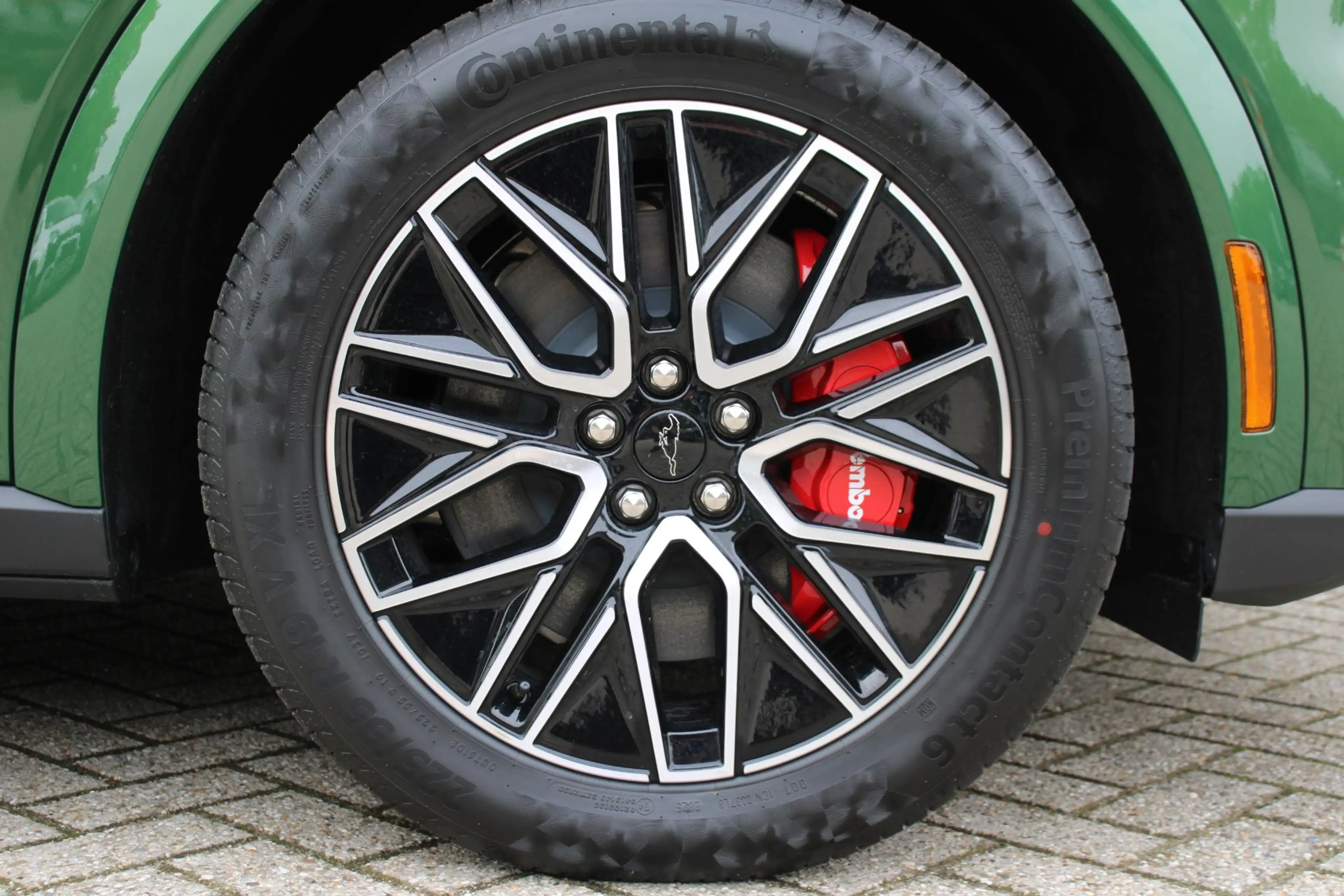 Ford Mustang Mach-E Premium Extended Range RWD 87 kWh 203 kW / 276 pk — photo 6