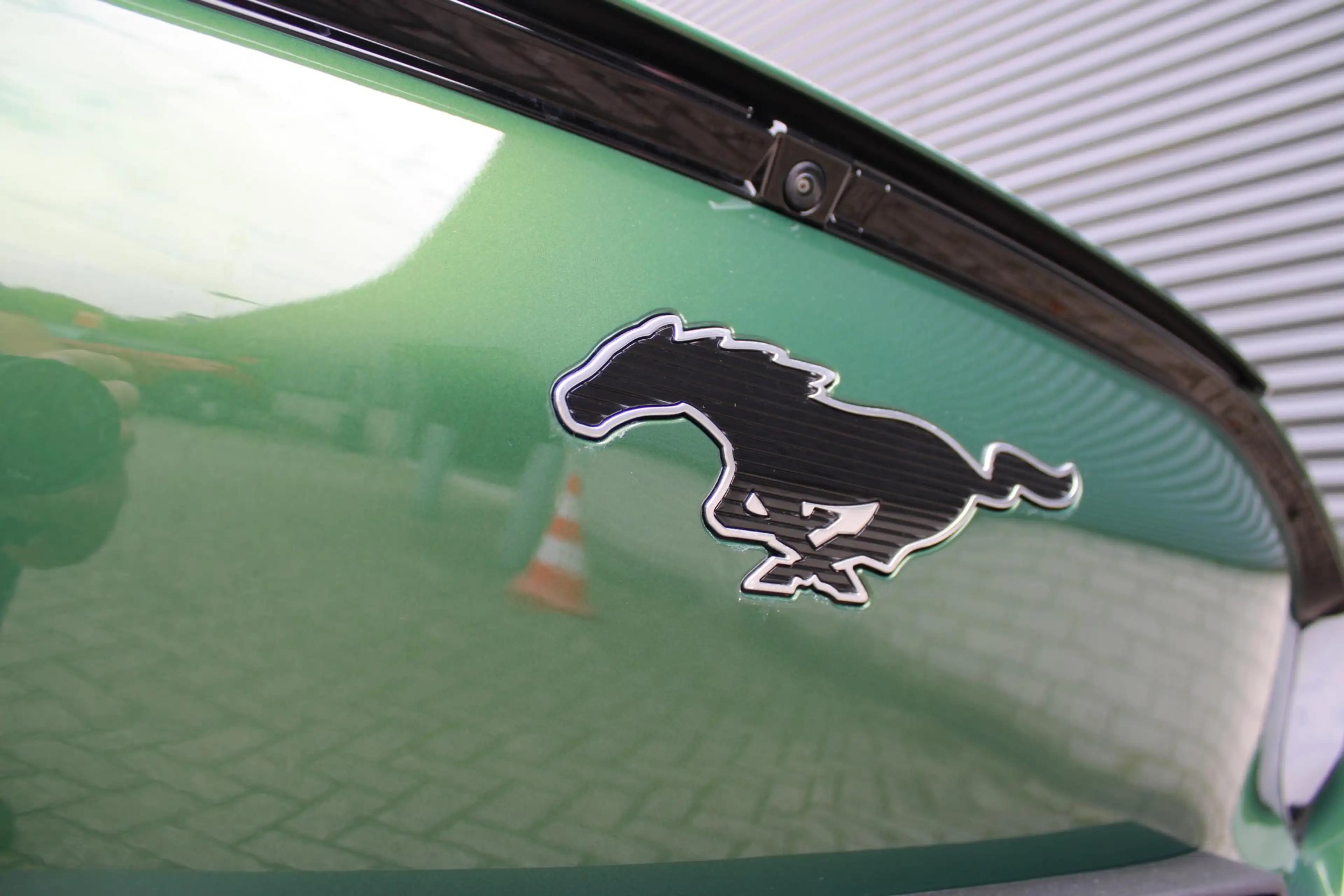Ford Mustang Mach-E Premium Extended Range RWD 87 kWh 203 kW / 276 pk — photo 14