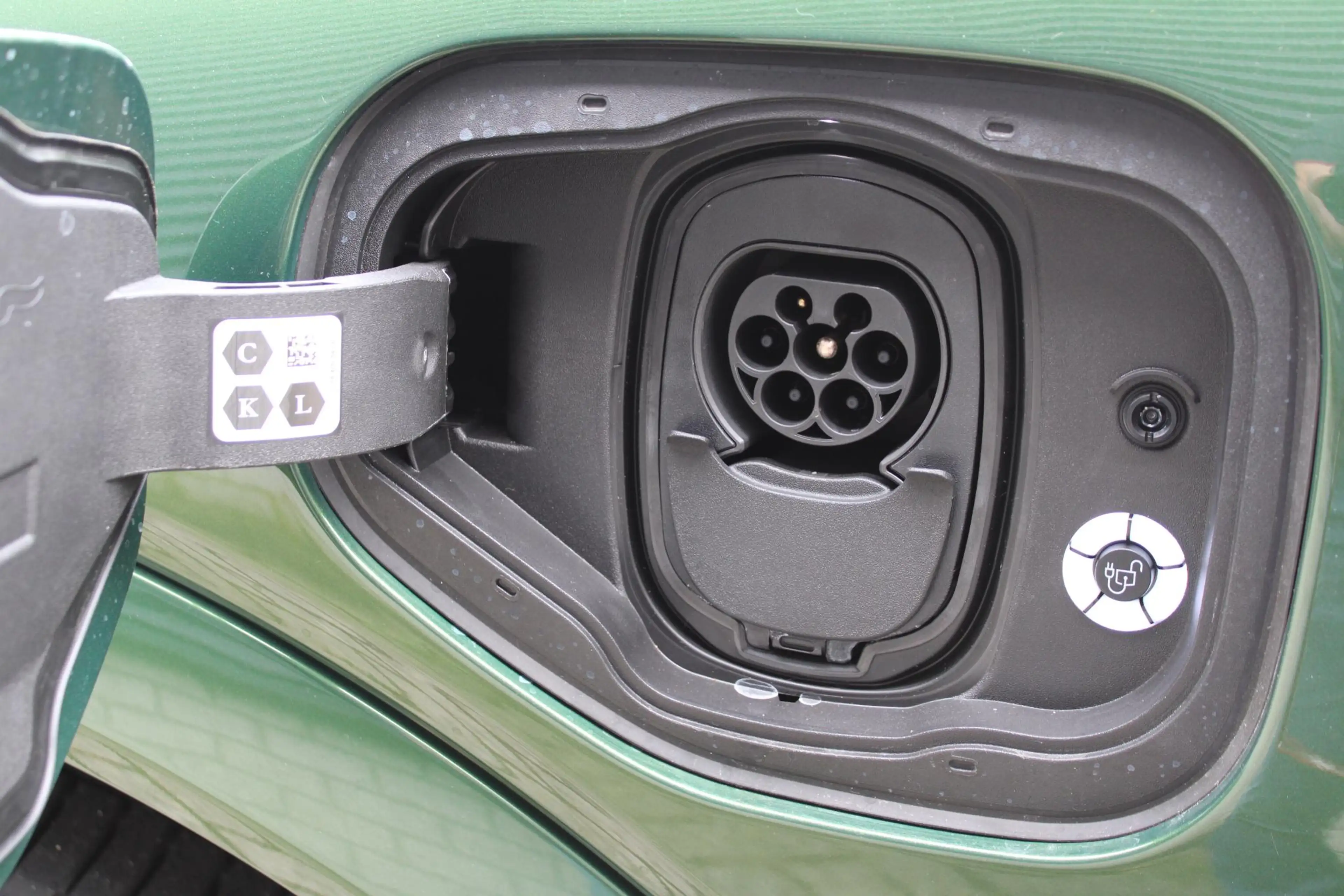 Ford Mustang Mach-E Premium Extended Range RWD 87 kWh 203 kW / 276 pk — photo 15