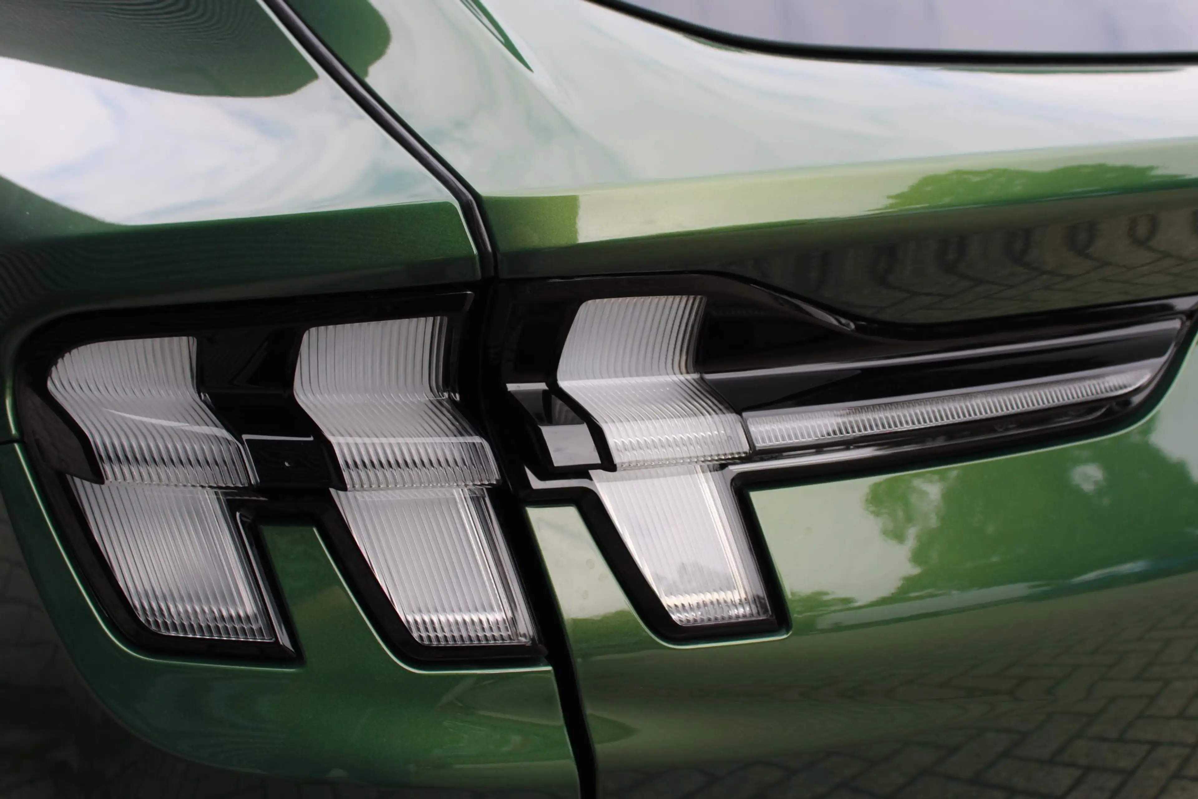 Ford Mustang Mach-E Premium Extended Range RWD 87 kWh 203 kW / 276 pk — photo 8
