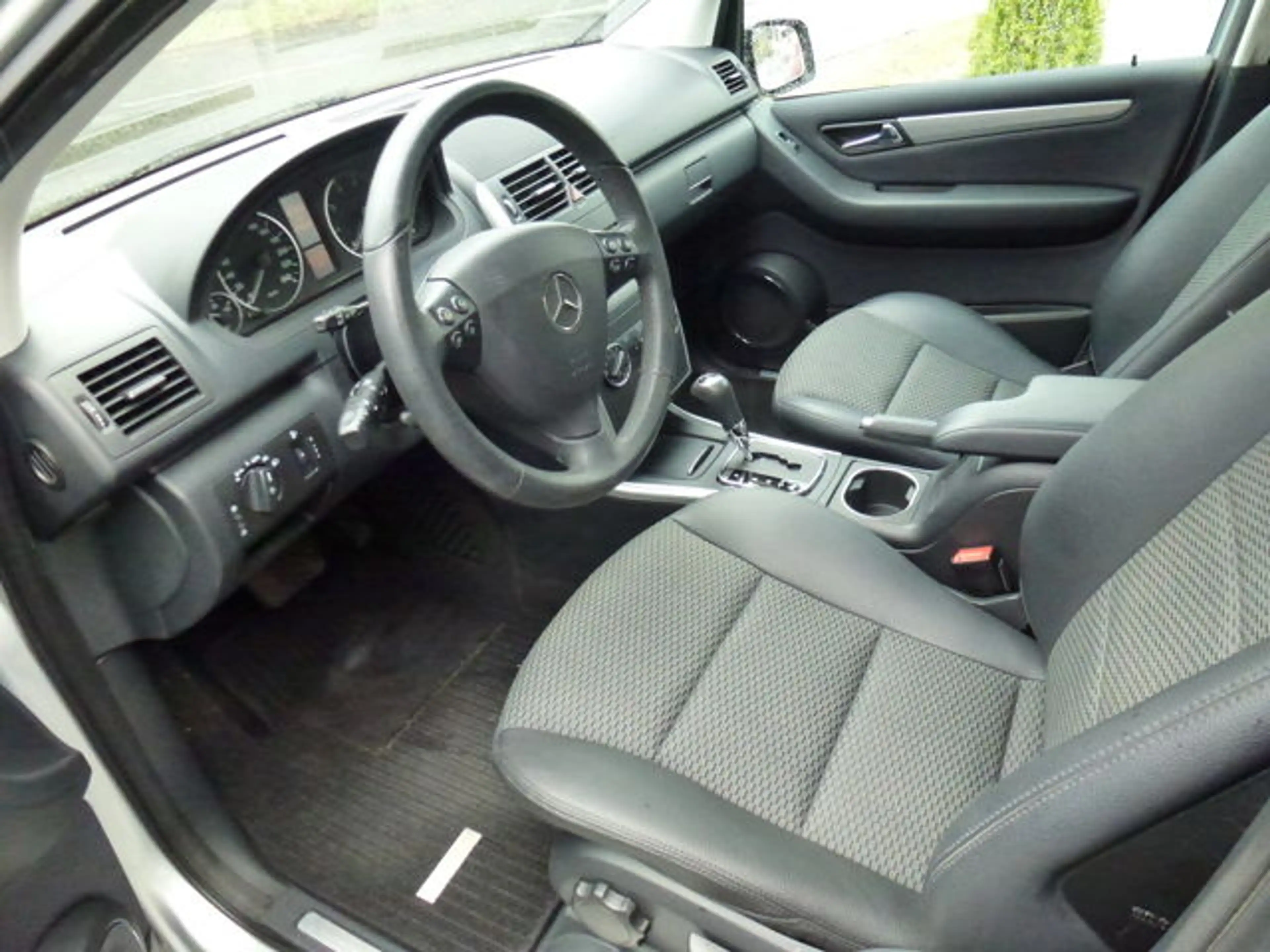 Mercedes-Benz A 180 AVANTGARDE Autom-Klima-78TKM-Sitzheizung — photo 6