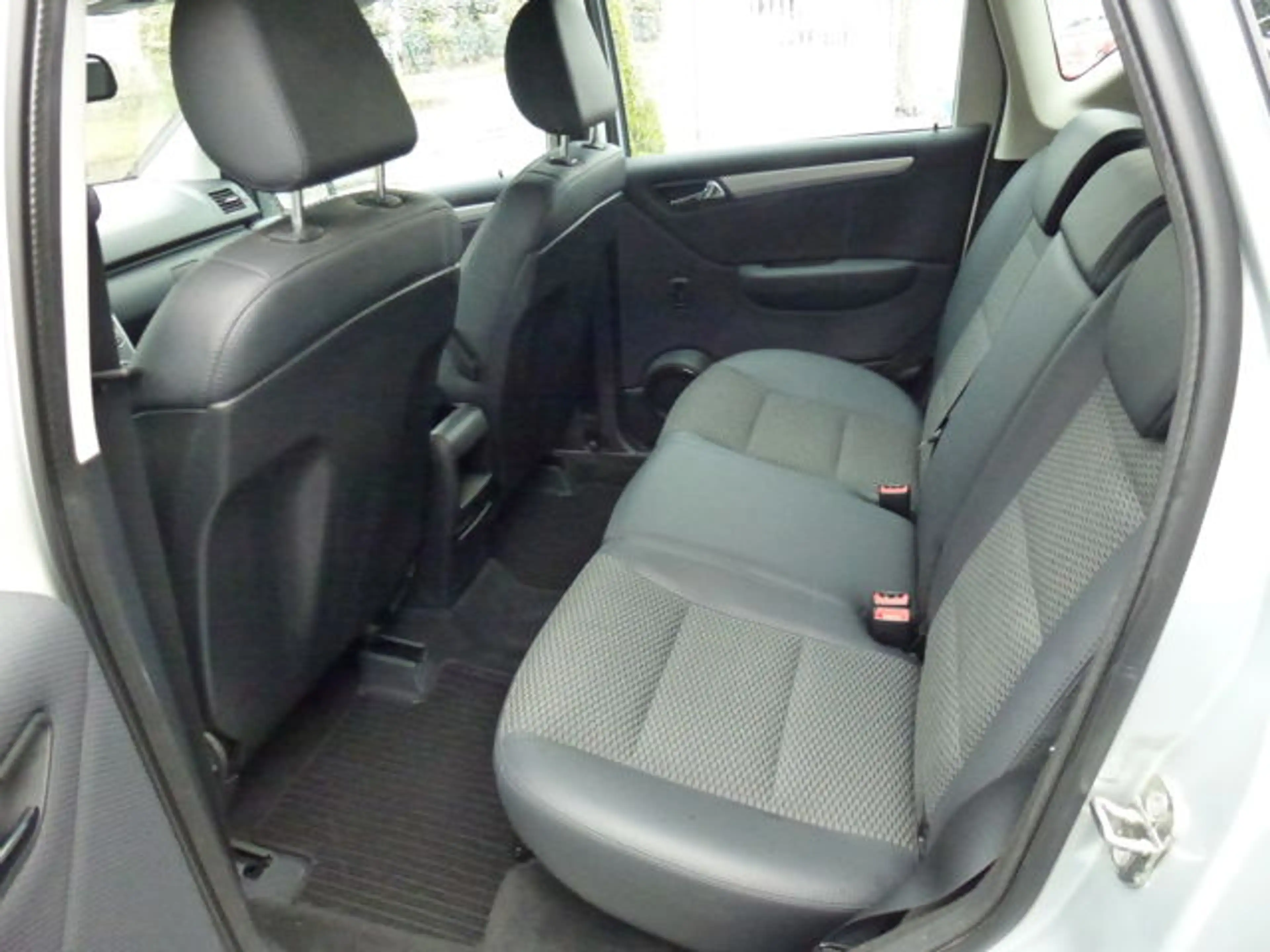 Mercedes-Benz A 180 AVANTGARDE Autom-Klima-78TKM-Sitzheizung — photo 8