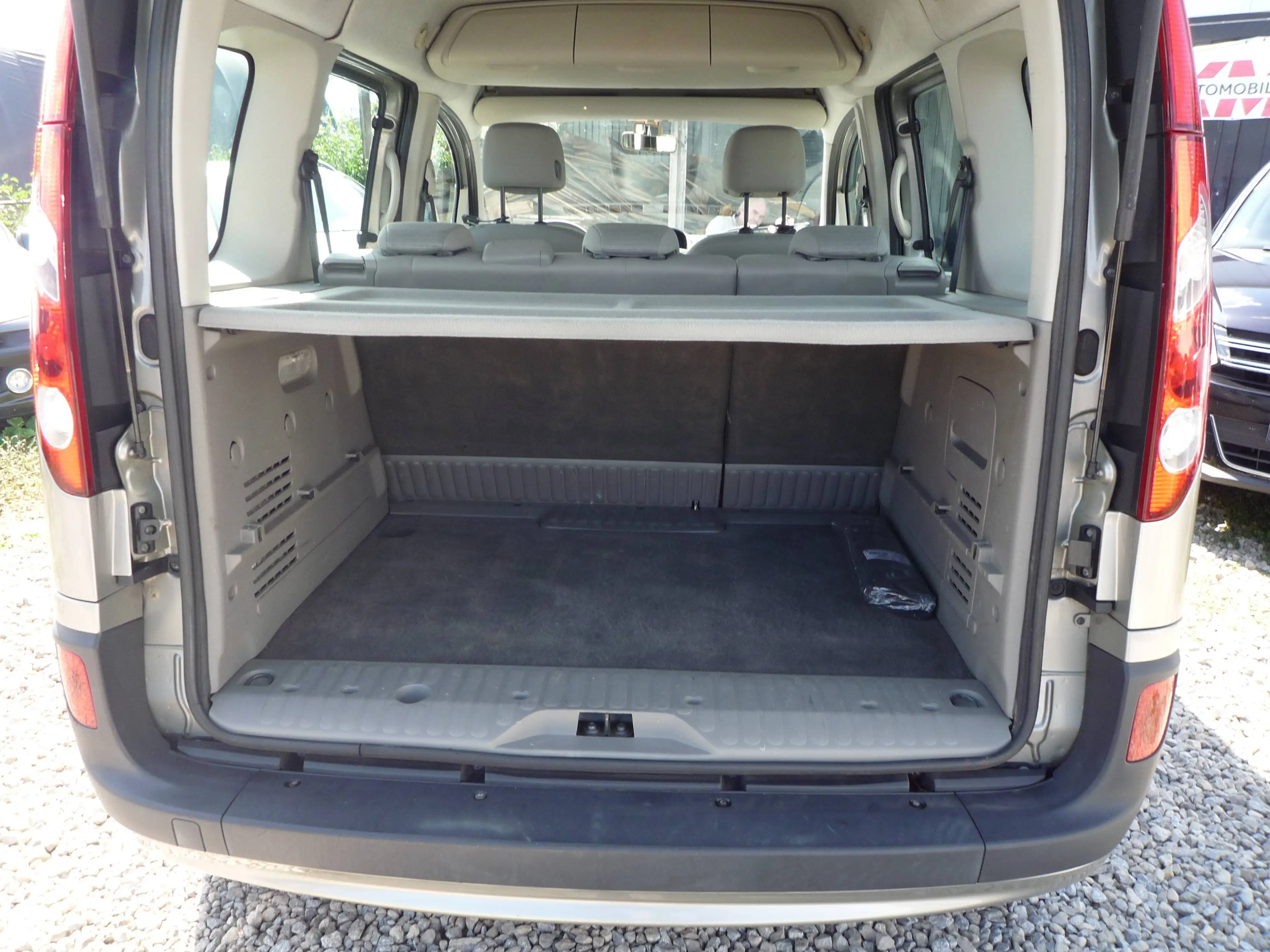 Renault Kangoo Privilege*Tüv  NEU*Scheibetür rechts+links* — photo 4