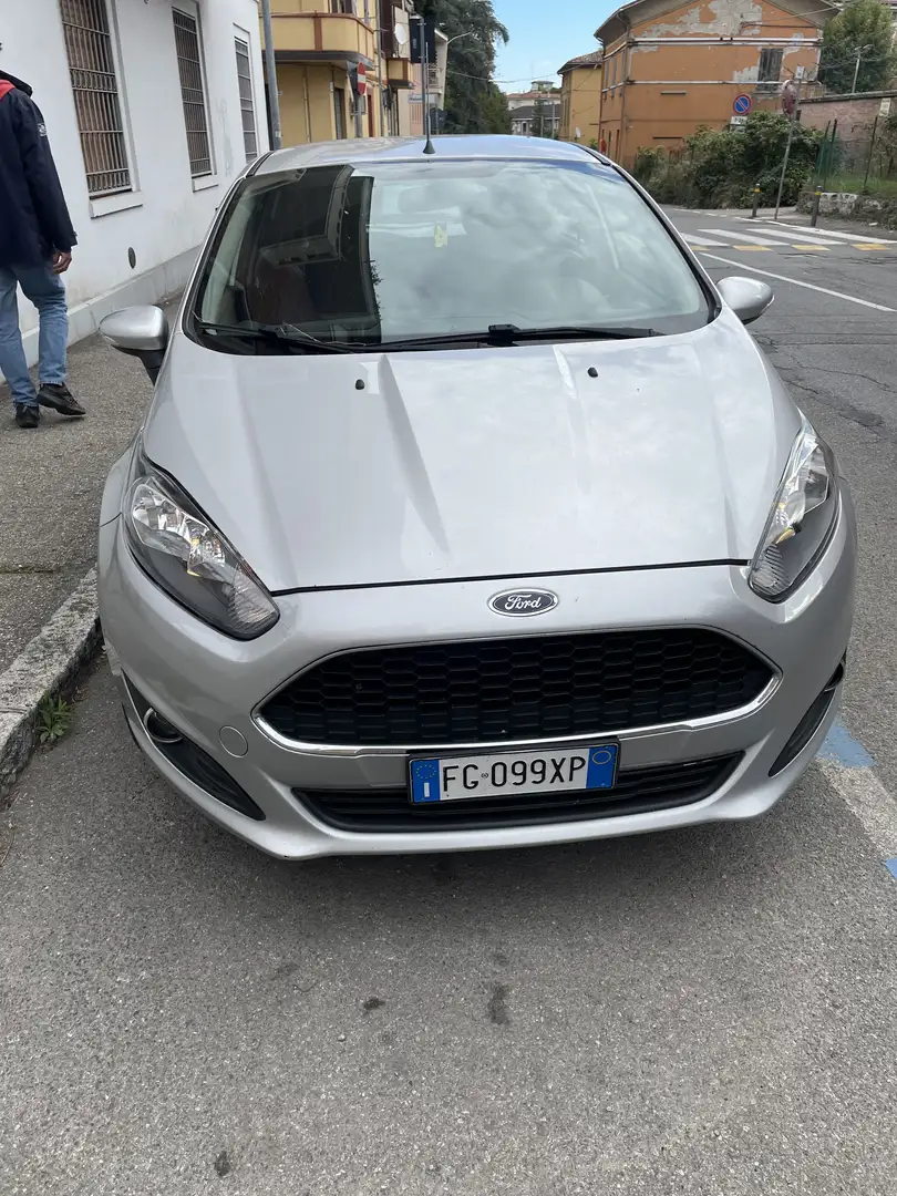 Ford Fiesta 5p 1.5 tdci Plus 95cv Argento - 1