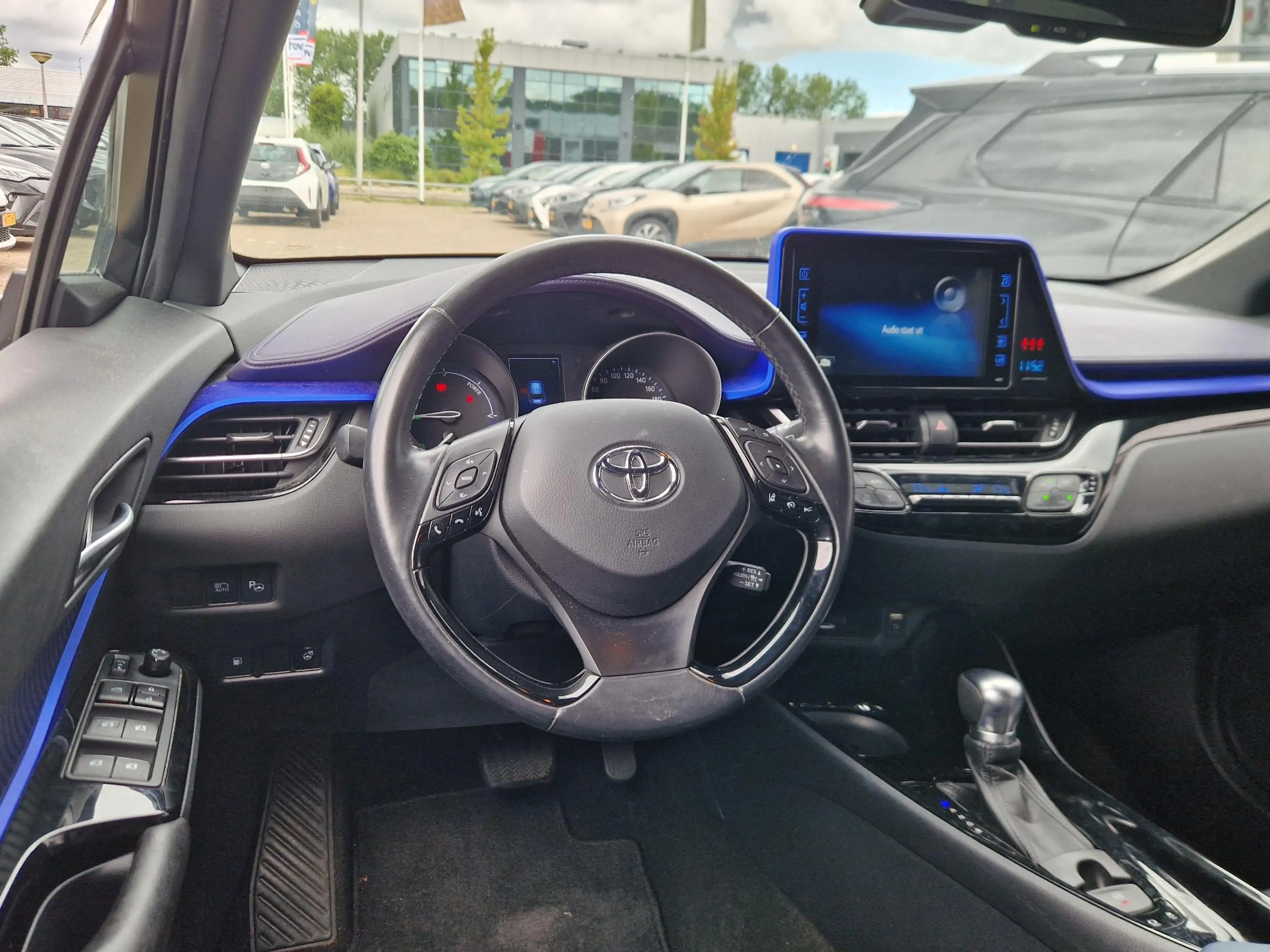 Toyota C-HR 1.8 Hybrid Bi-Tone Plus — photo 10