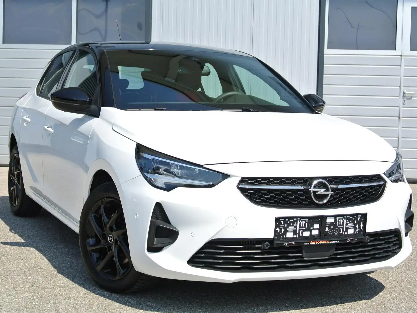 Opel Corsa 1.2 Aut. **GS-Line** NAVI * KAMERA * PDC * Keyless Weiß - 1