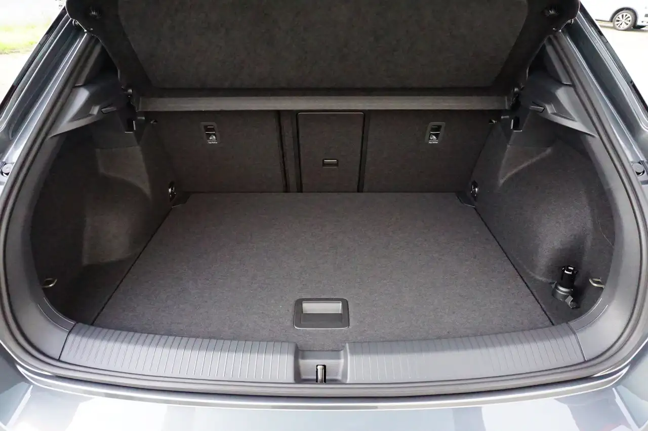 Volkswagen T-Roc R-Line"Black Style"1.5 l TSI 7-Gang-DSG Navi,AHK 9