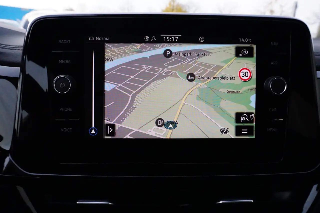 Volkswagen T-Roc R-Line"Black Style"1.5 l TSI 7-Gang-DSG Navi,AHK 21