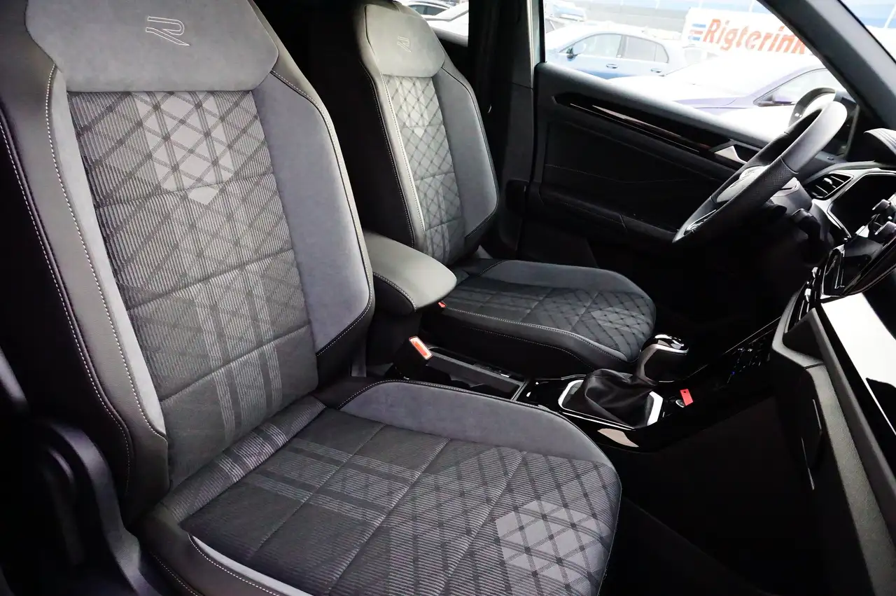 Volkswagen T-Roc R-Line"Black Style"1.5 l TSI 7-Gang-DSG Navi,AHK 16