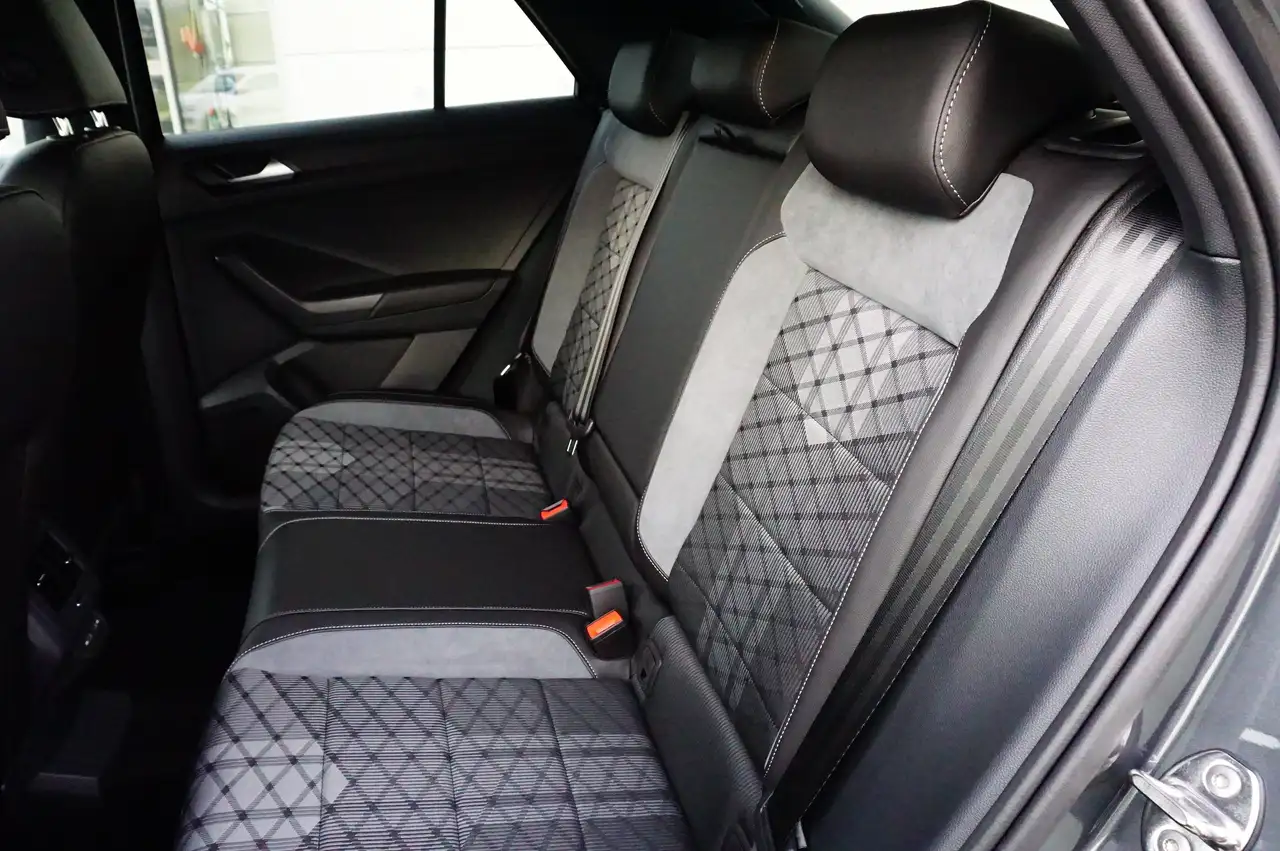 Volkswagen T-Roc R-Line"Black Style"1.5 l TSI 7-Gang-DSG Navi,AHK 15