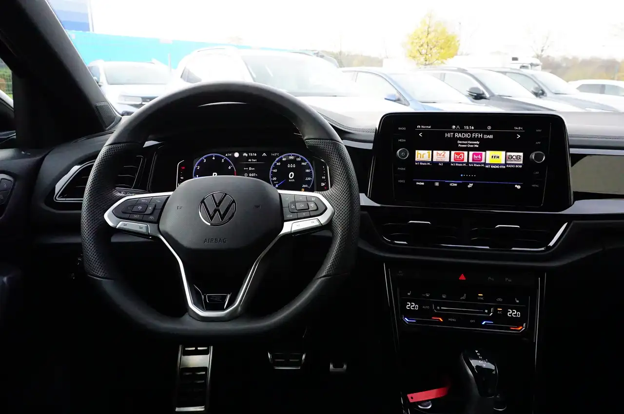 Volkswagen T-Roc R-Line"Black Style"1.5 l TSI 7-Gang-DSG Navi,AHK 18