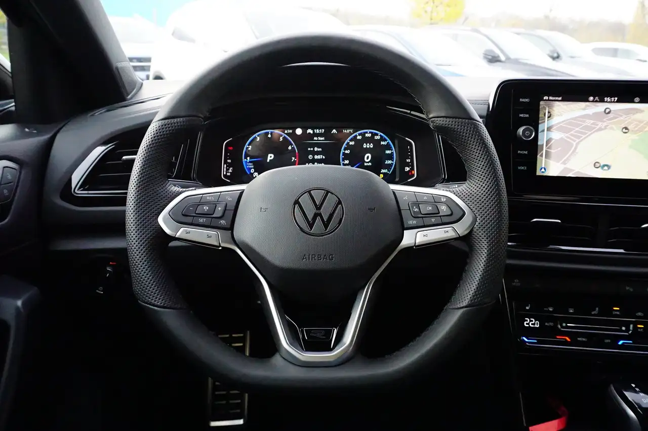 Volkswagen T-Roc R-Line"Black Style"1.5 l TSI 7-Gang-DSG Navi,AHK 19