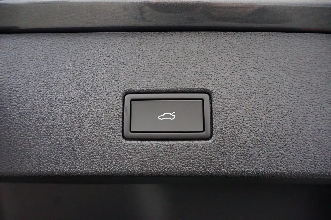 Volkswagen T-Roc R-Line"Black Style"1.5 l TSI 7-Gang-DSG Navi,AHK 10