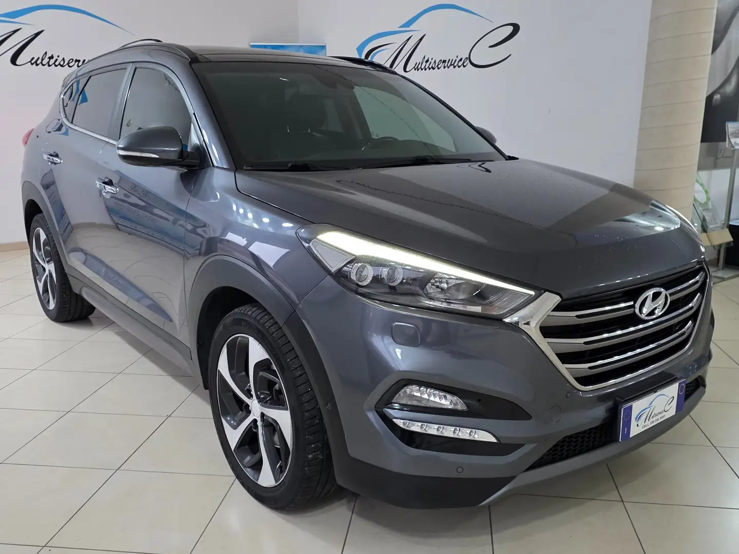 Hyundai TUCSON Tucson 2.0 crdi Xpossible 4wd 136cv auto Grigio - 2