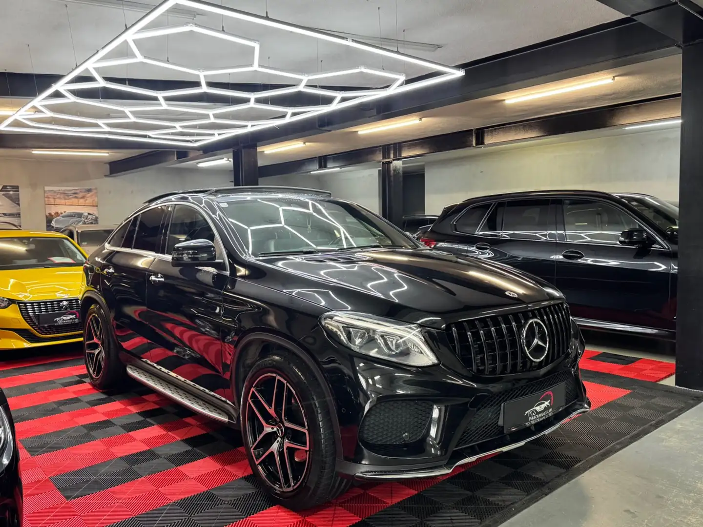 Mercedes-Benz GLE 350 d Coupé 4MATIC Aut. AMG Schwarz - 1