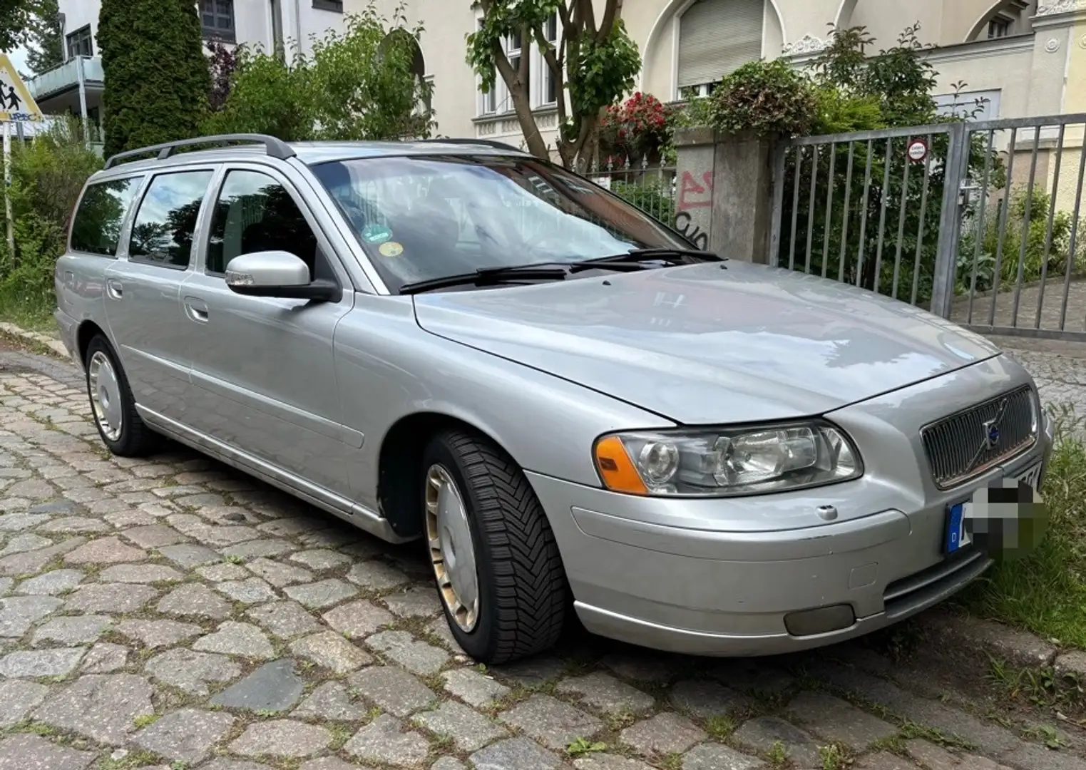 Volvo V70 V70 Diesel 2.4 D DPF Momentum Argent - 2