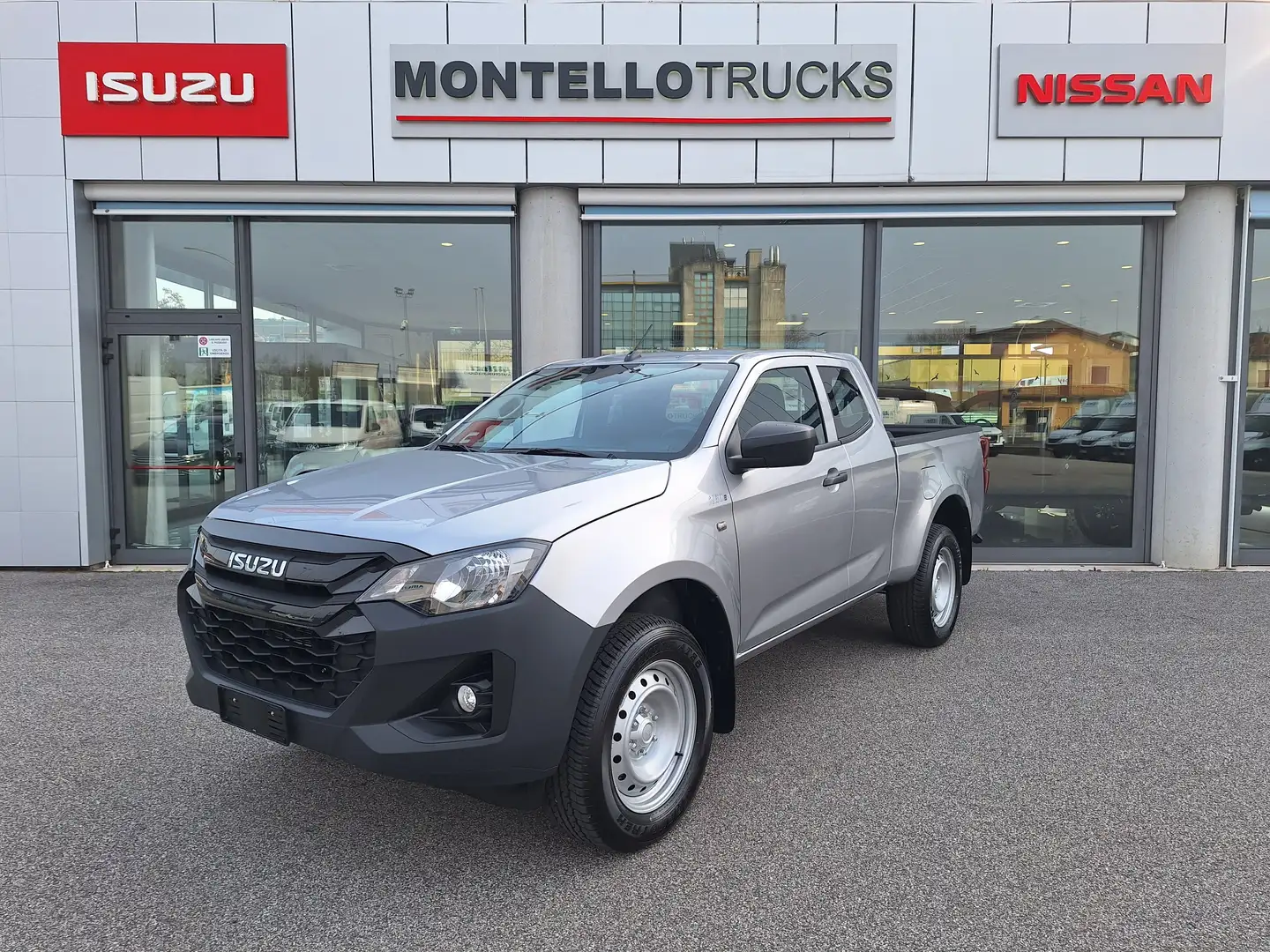 Isuzu D-Max 1.9Space B+ 4x4 A/T PROMO GIUGNO VASCA+CAVALLETTA Срібний - 1