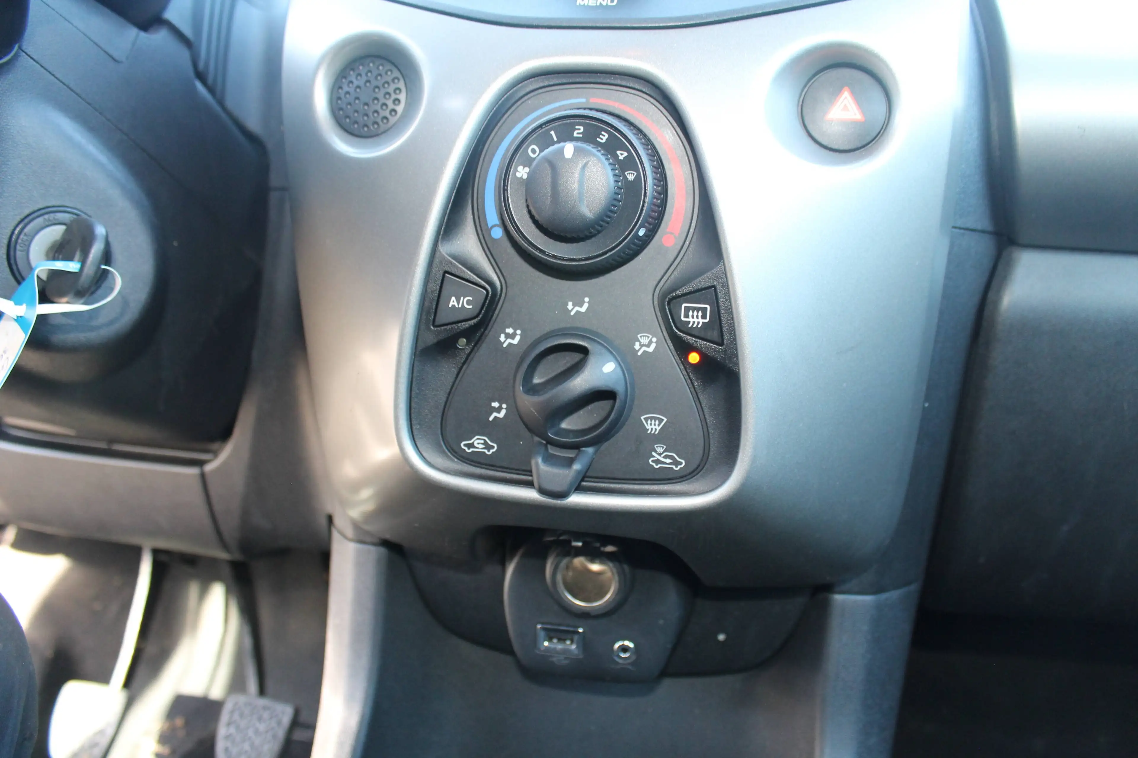 Citroen C1 C1 1.0 VTi Live — photo 14