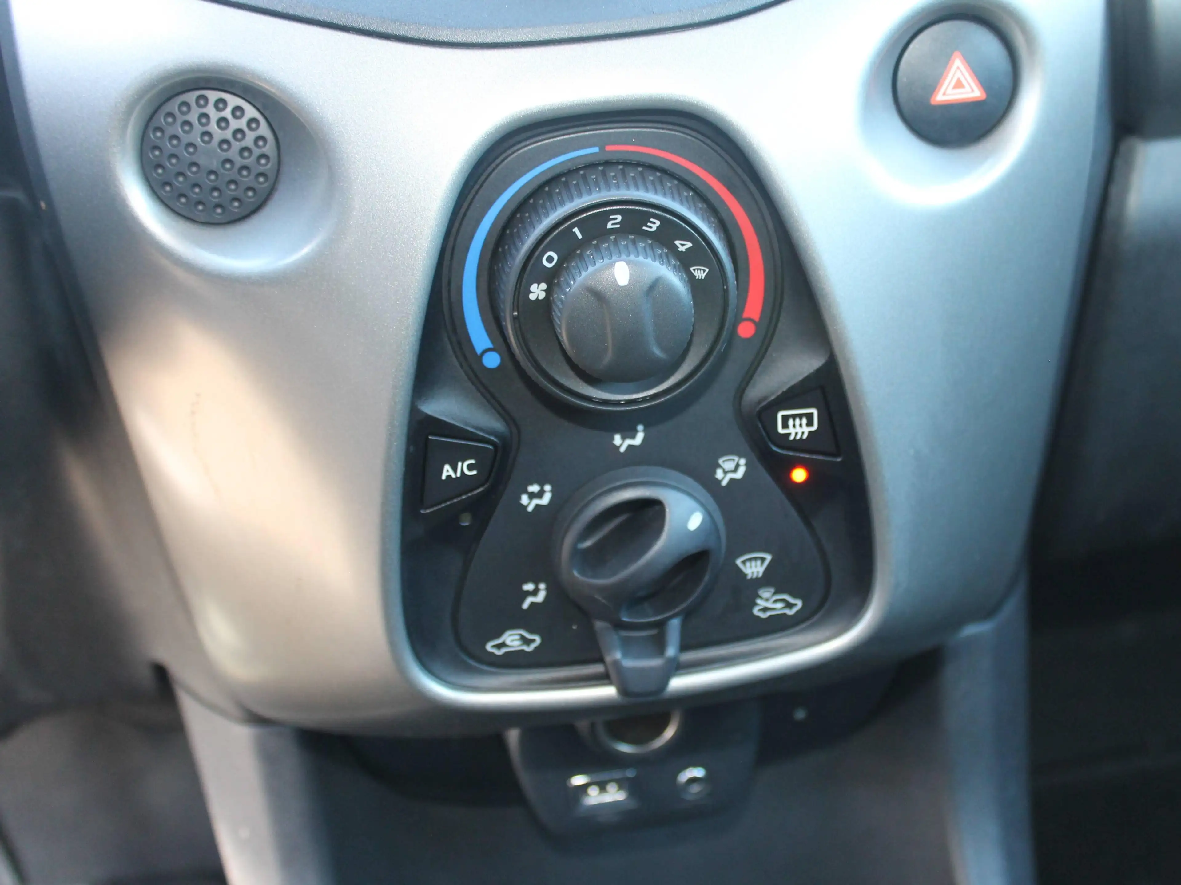 Citroen C1 C1 1.0 VTi Live — photo 12