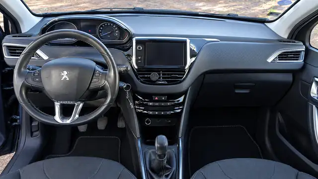 Peugeot 2008 view 11
