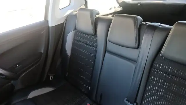 Peugeot 2008 view 9