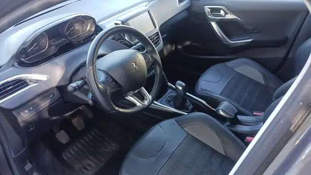 Peugeot 2008 view 8