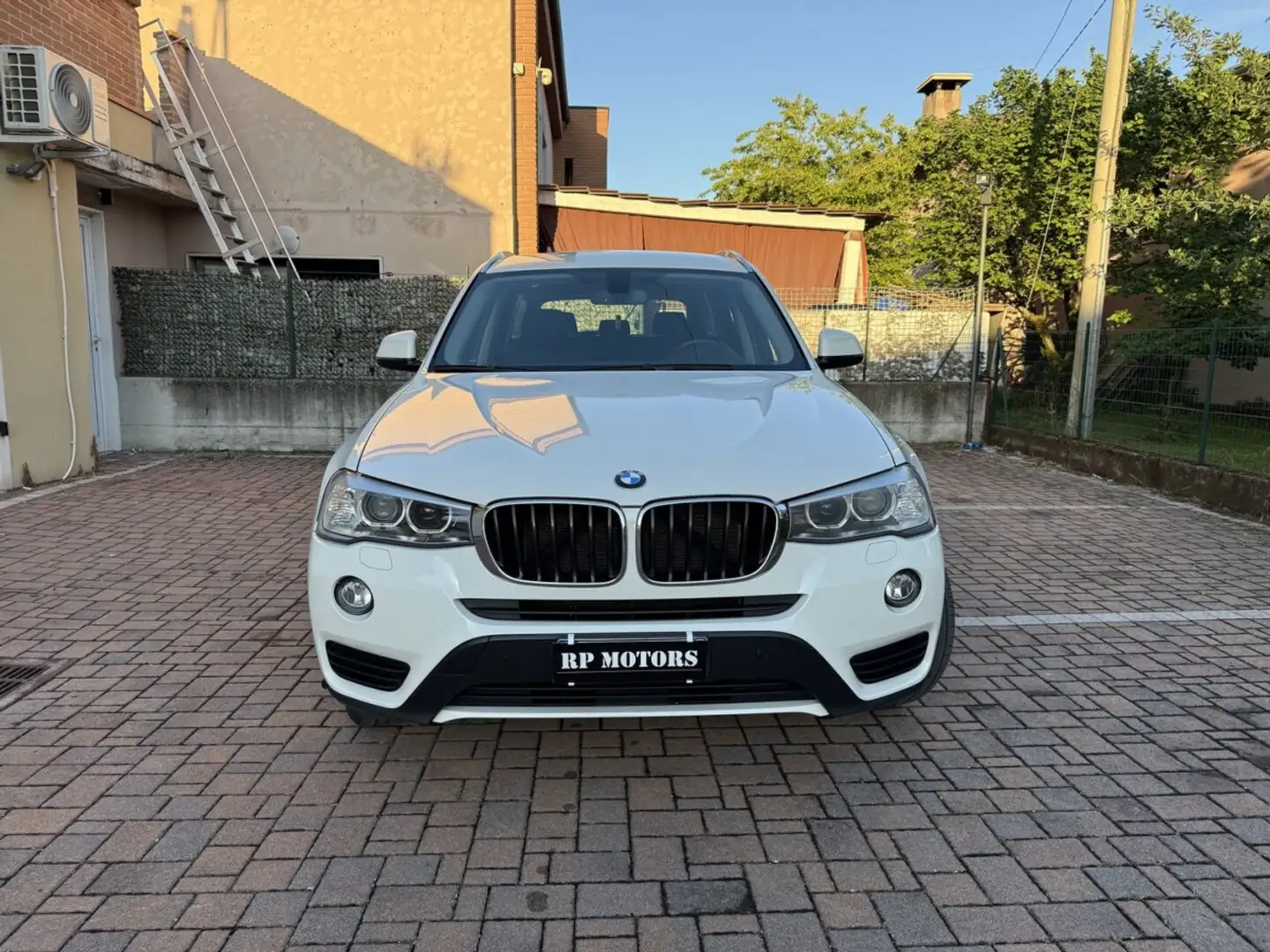 BMW X3 Xdrive20d Business auto Bílá - 2