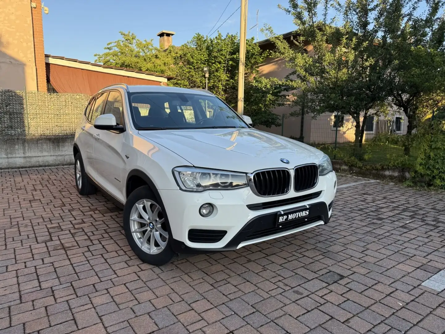 BMW X3 Xdrive20d Business auto Bílá - 1