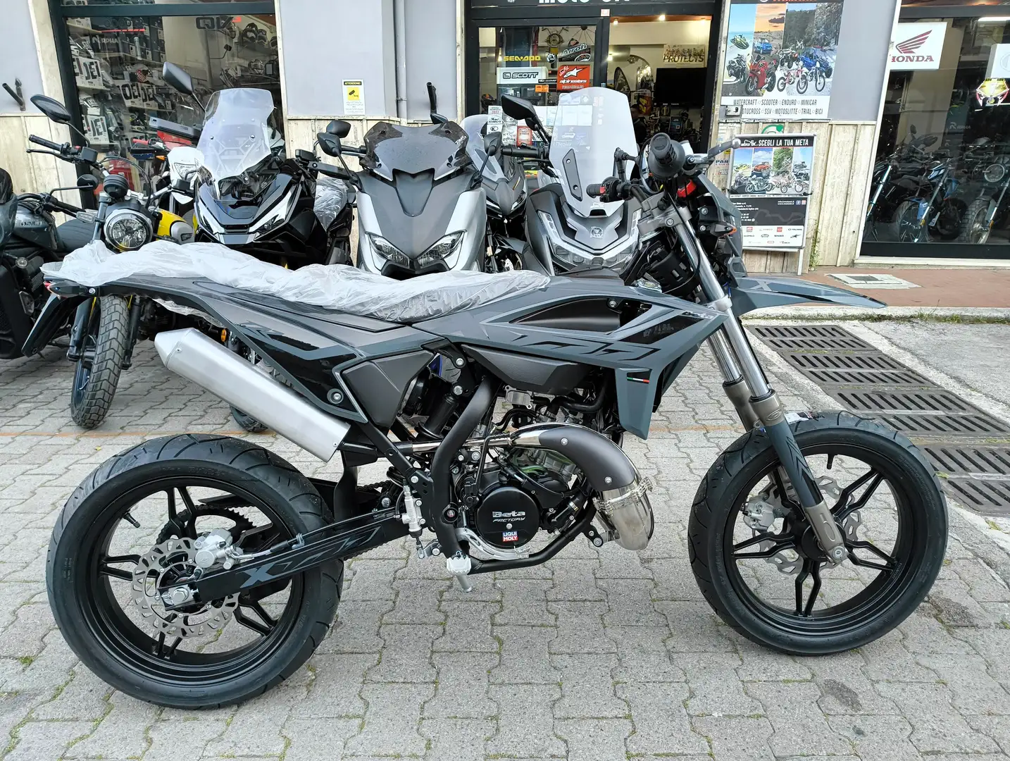Beta RR Motard 2T 50 – X Special Edition Negru - 1