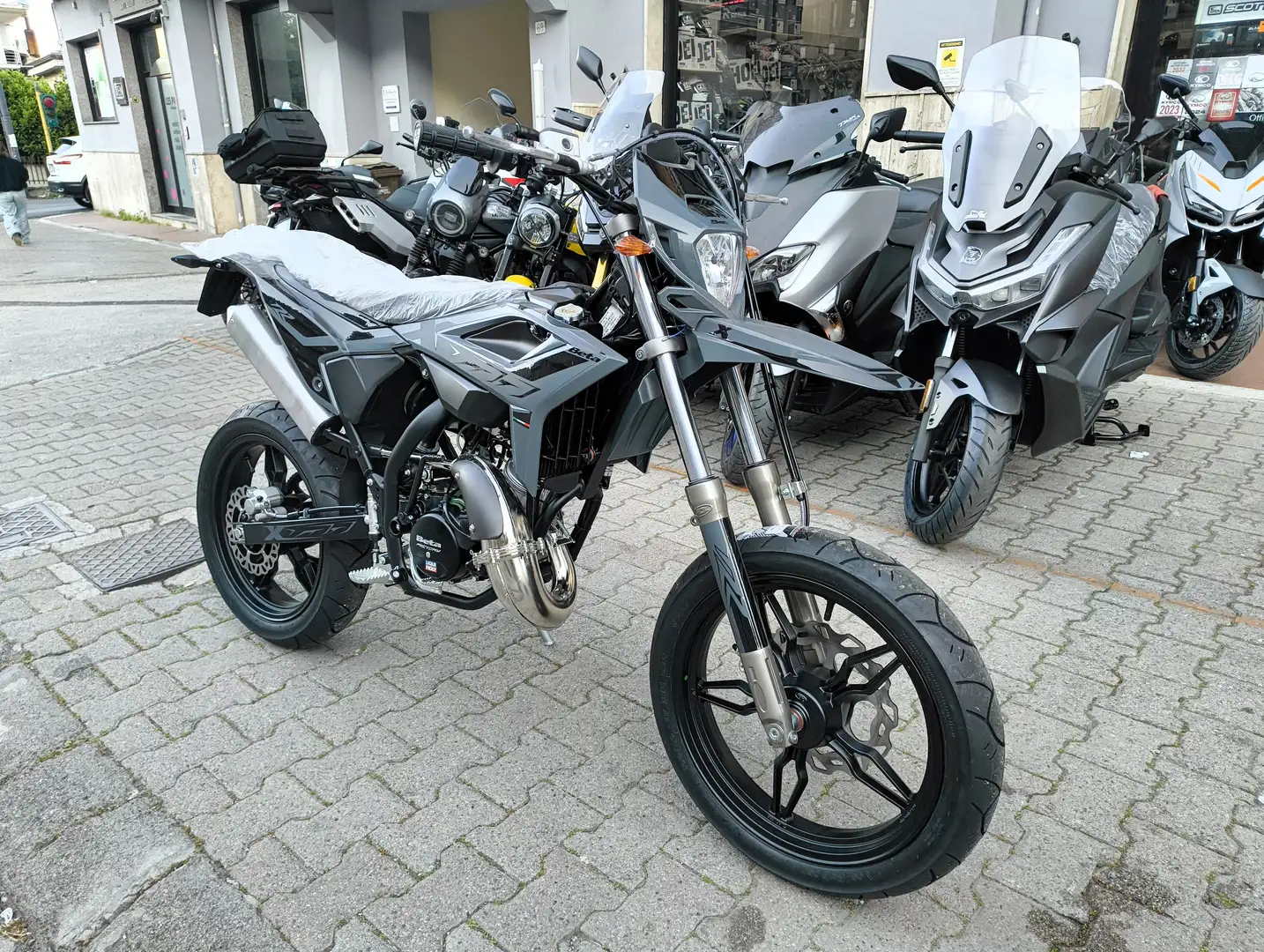 Beta RR Motard 2T 50 – X Special Edition Negru - 2