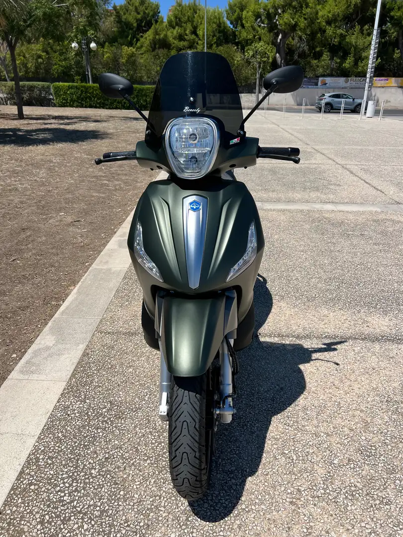 Piaggio Beverly 300 ABS -ASR Police Verde - 2
