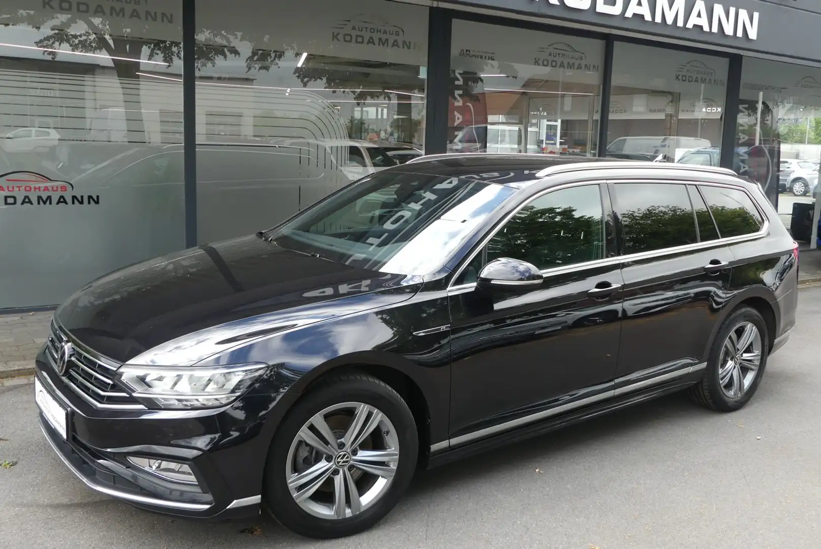 Volkswagen Passat Variant R-line 2.0TDI*360°Kamera*ACC*AHK* Schwarz - 2
