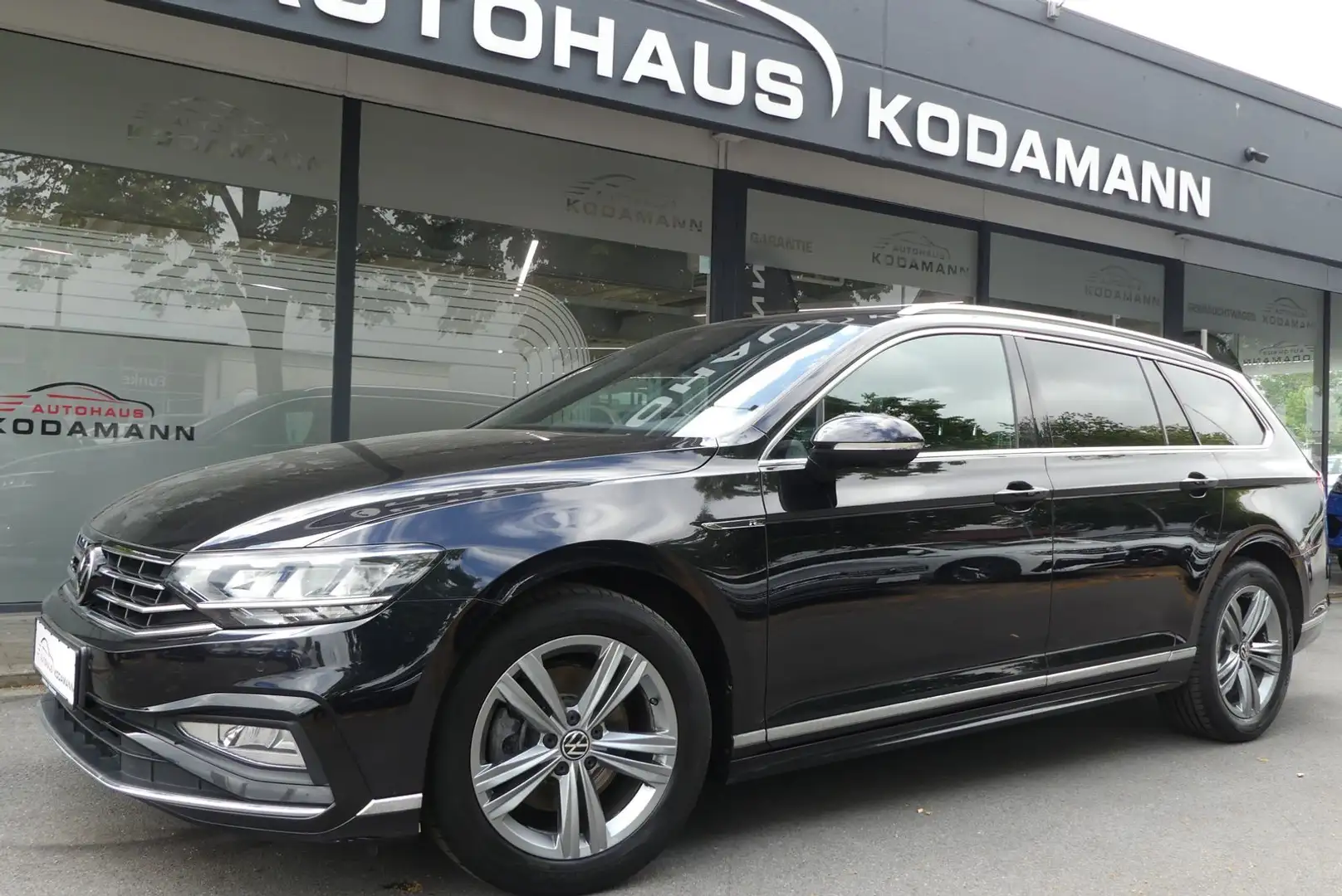 Volkswagen Passat Variant R-line 2.0TDI*360°Kamera*ACC*AHK* Schwarz - 1