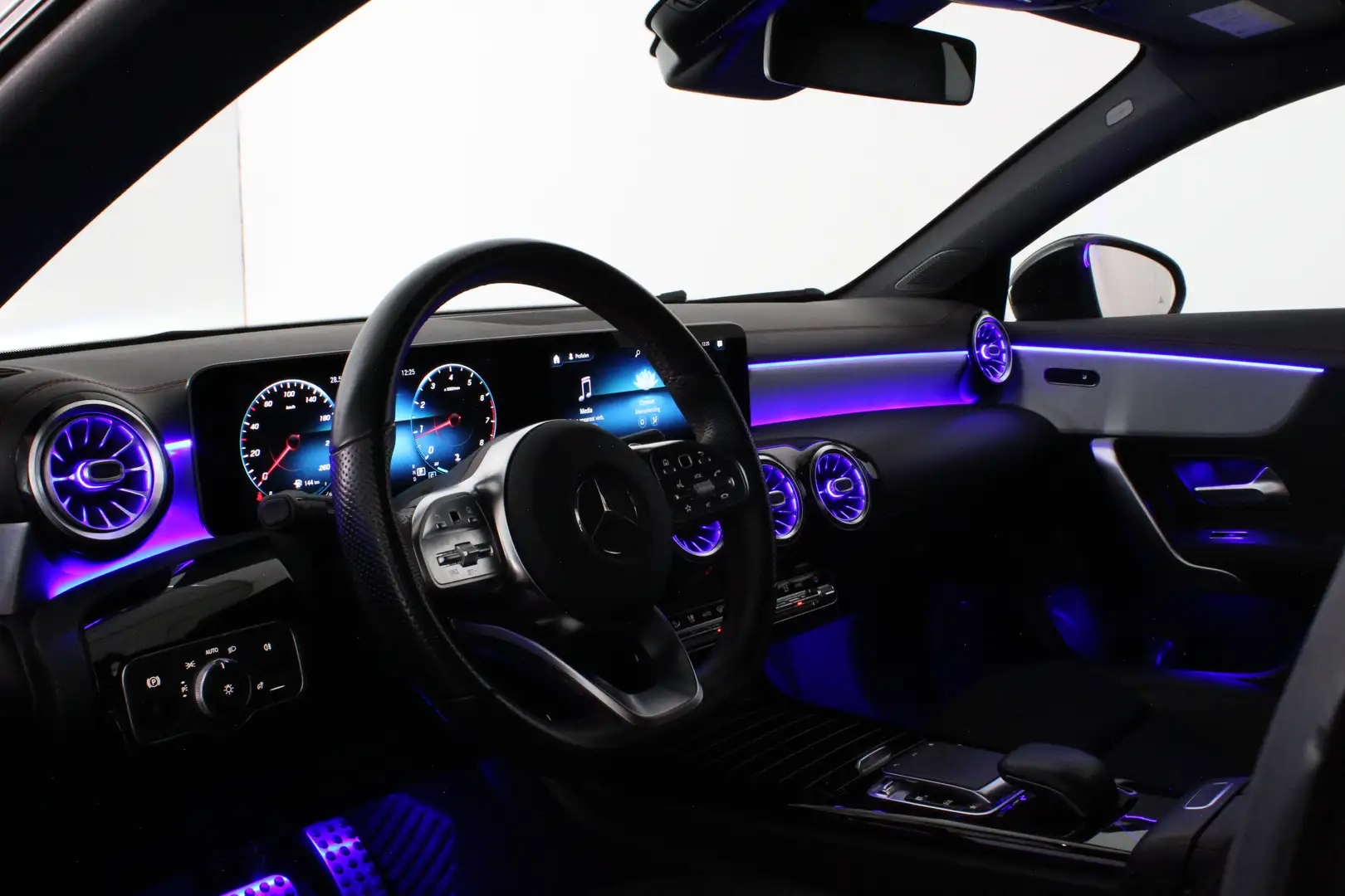 Mercedes-Benz CLA 200 AMG Line Night-pakket/Sfeer/Camera/Midline Audio Gris - 2