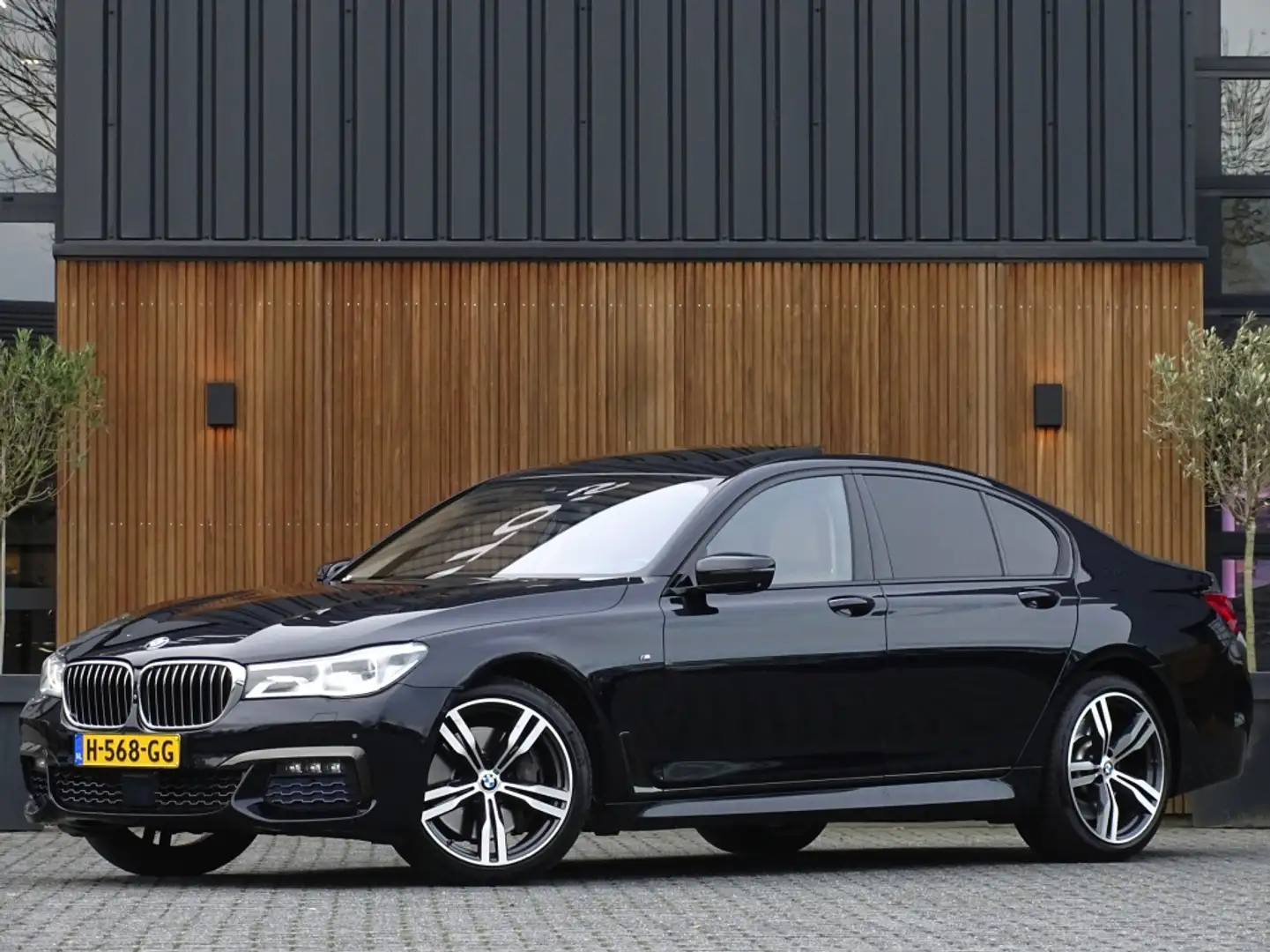 BMW 750 7-serie 750i V8 TwinTurbo 449PK / M- Individual / Zwart - 1