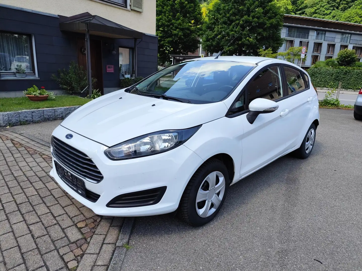 Ford Fiesta 1.3  TüV Neu Weiß - 1