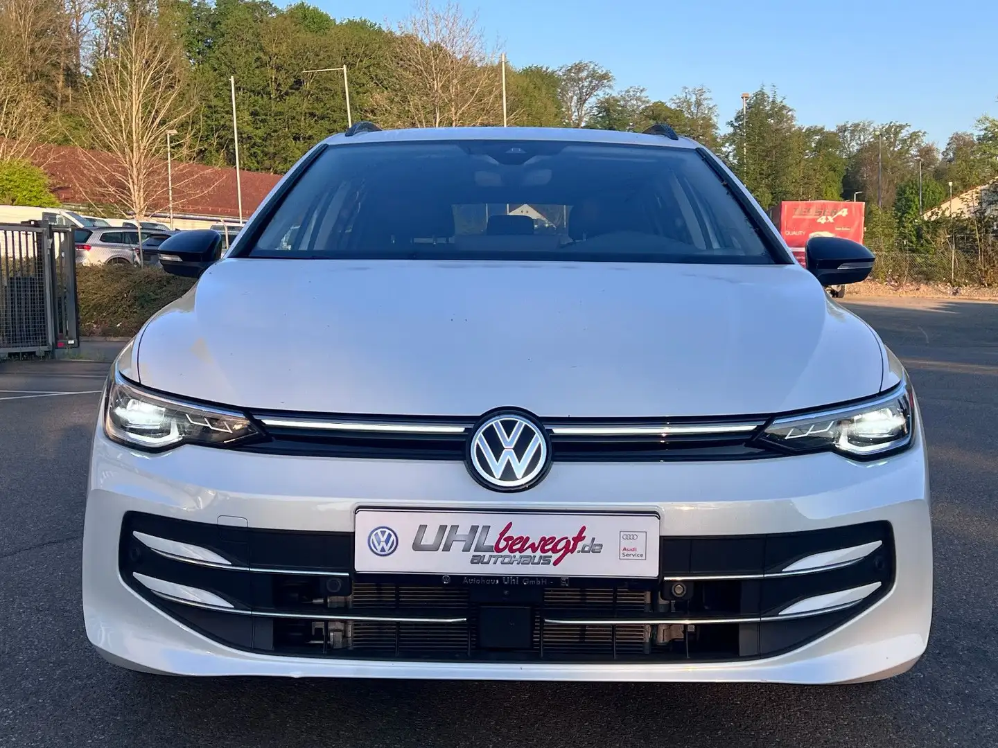 Volkswagen Golf VIII Variant Goal AHK IQ-Light Matrix LED Weiß - 1