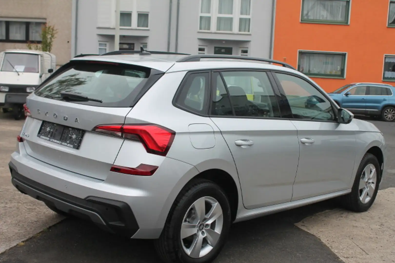 Skoda Kamiq 1,0 TSi DSG Sitzh Kamera PDC Klima Silber - 2