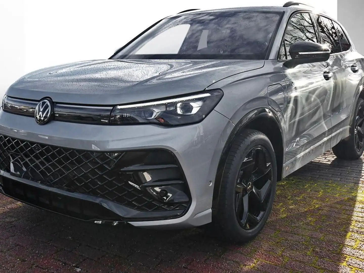 Volkswagen Tiguan NEW PLUG IN 272PK R-LINE VOL/HEAD/H&K/20/BLACK/DCC Silver - 1