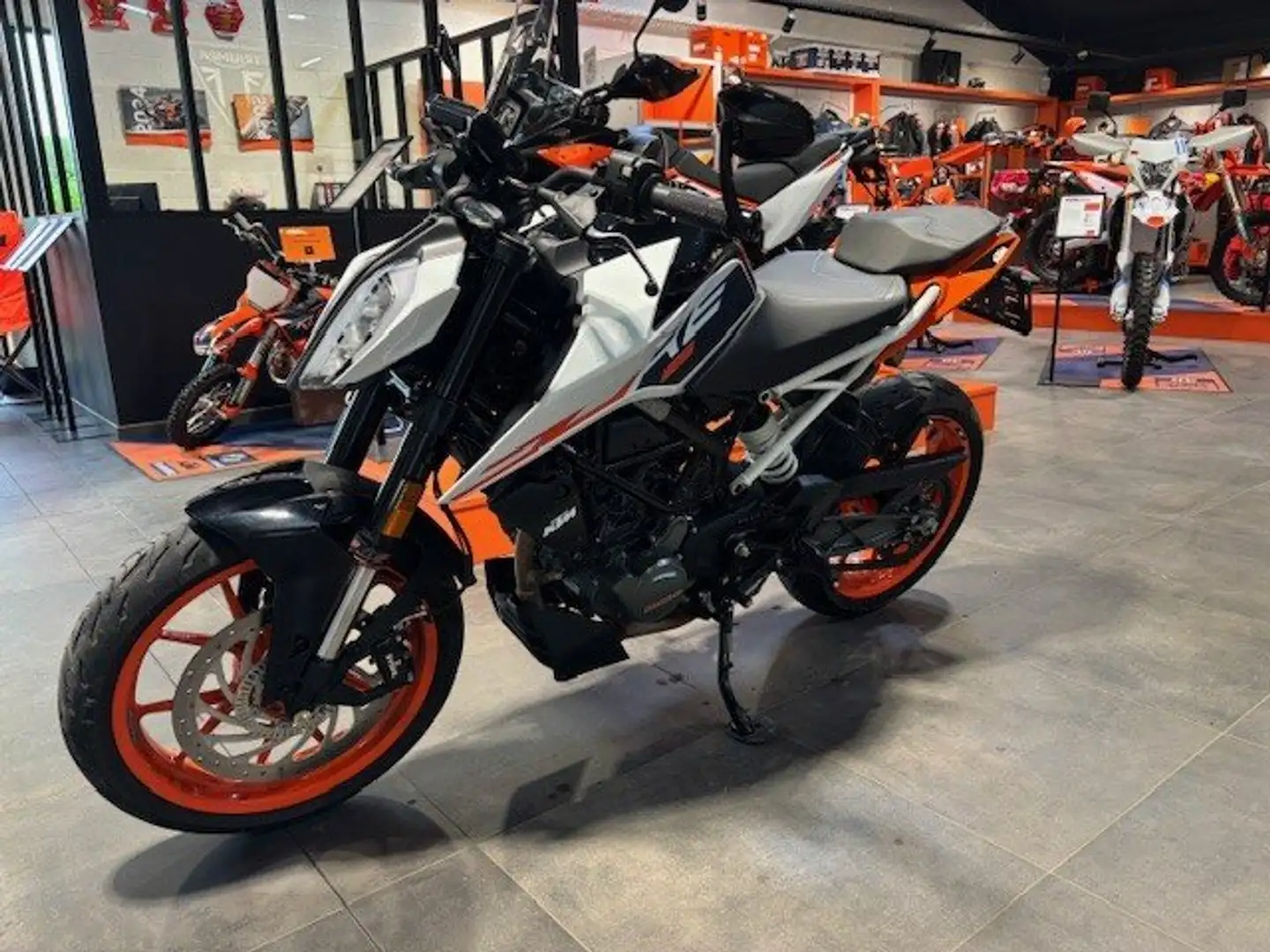 KTM 125 Duke Blanc - 2