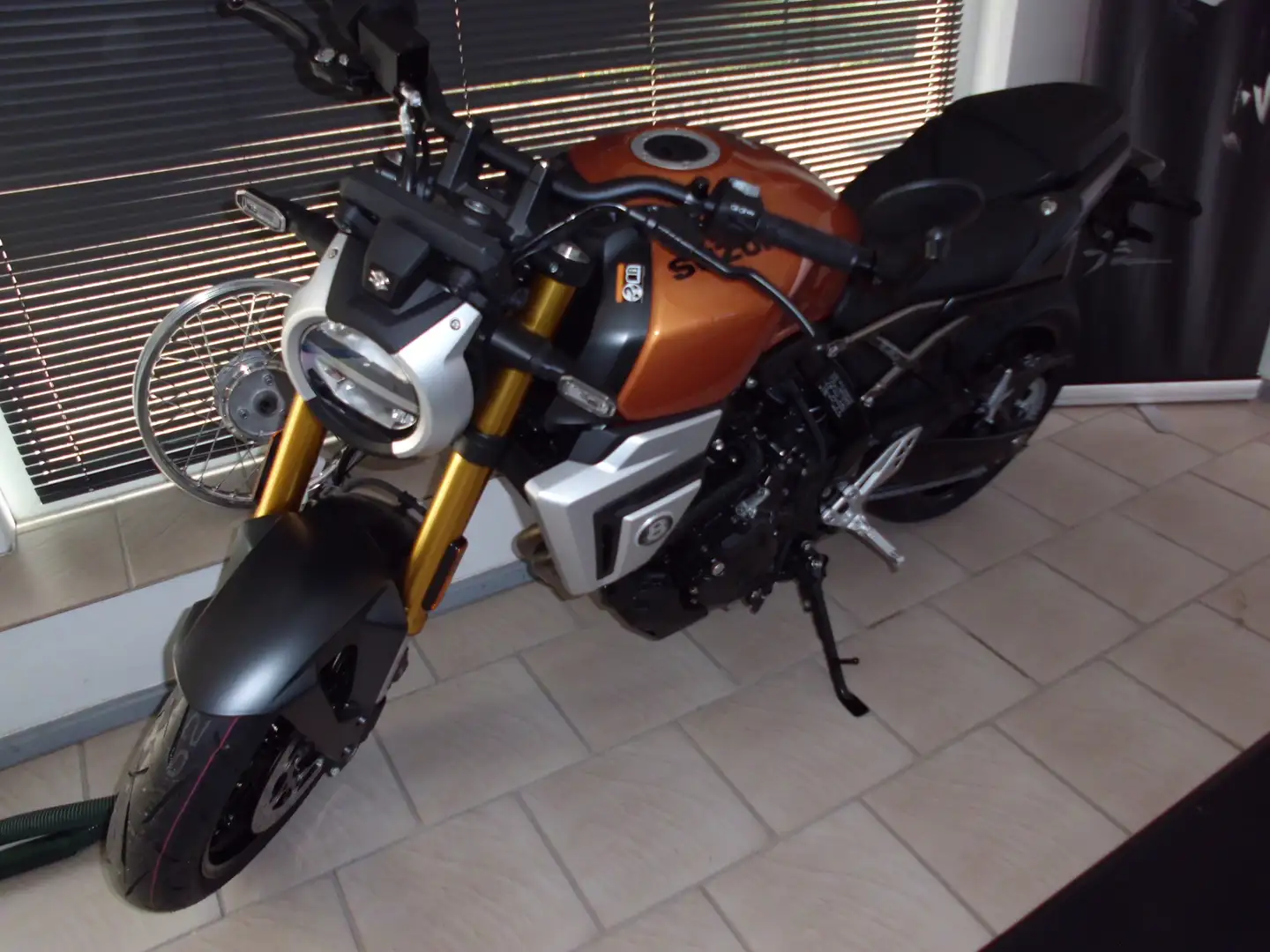 Suzuki GSX-8T GSX800TRQM6 Gold - 2