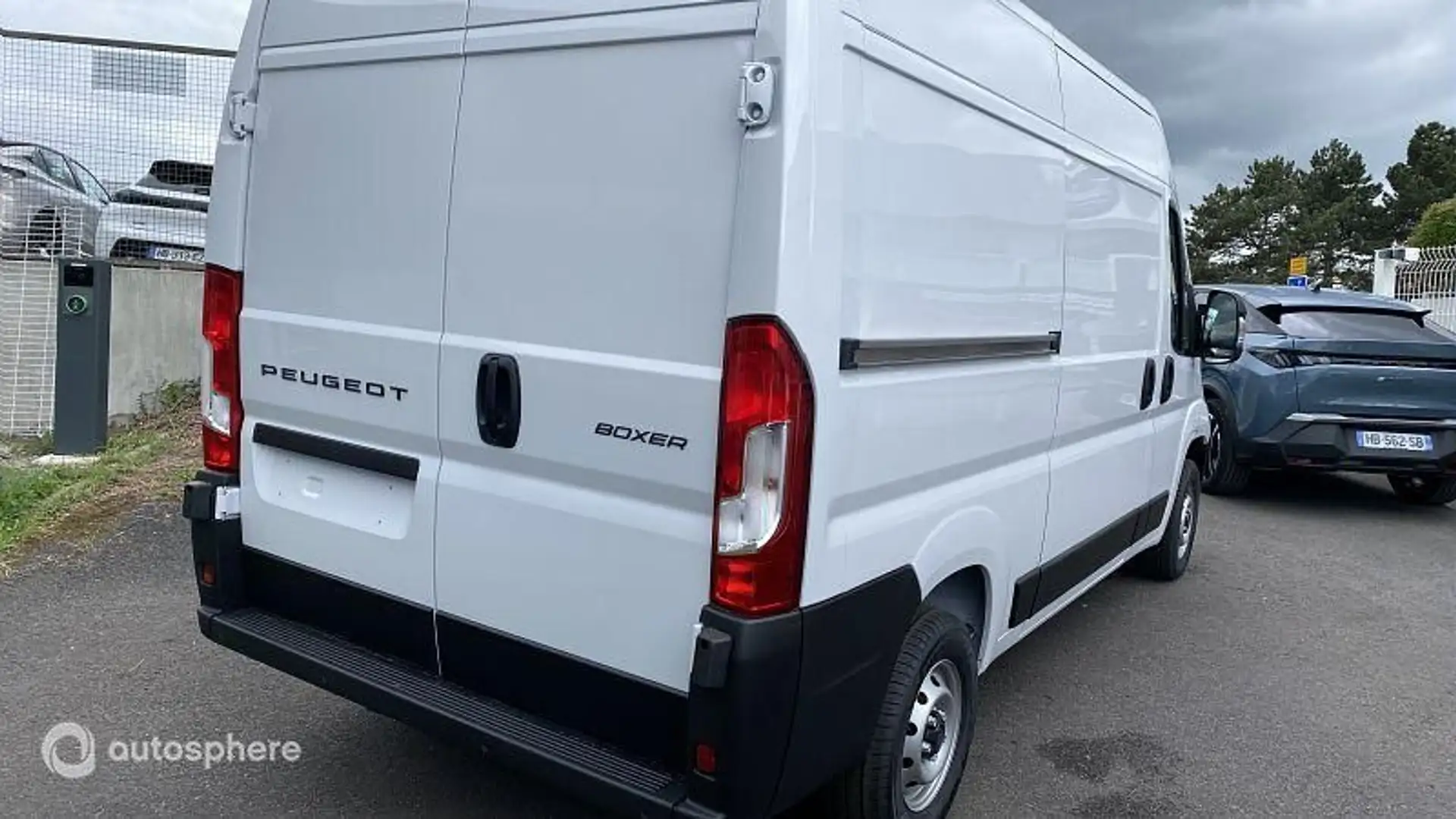 Peugeot Boxer L2H2 3.0 120ch S\u0026S Pack Premium Connect - 2