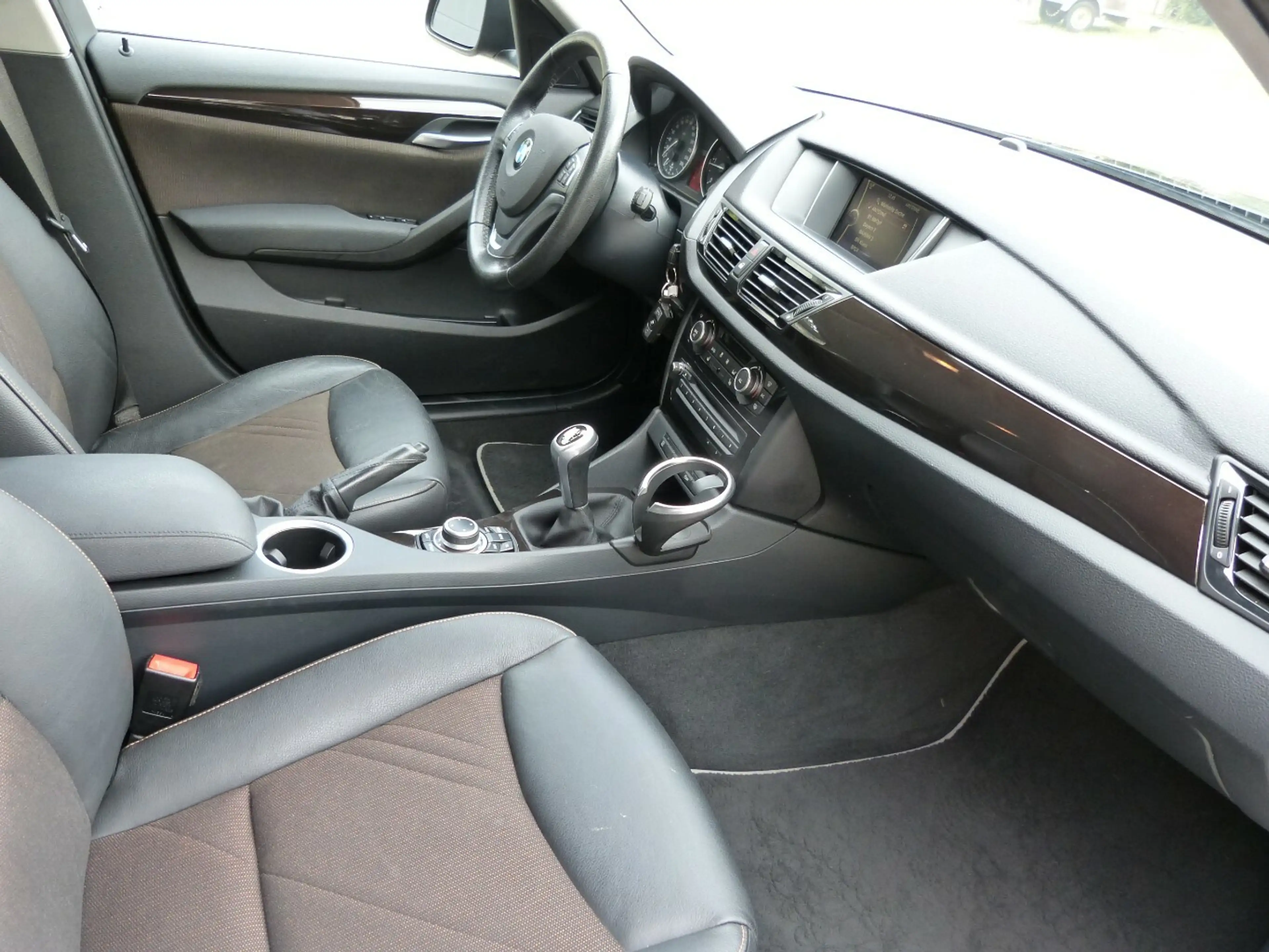 BMW X1 xDrive 18 d xLine [ALLRAD] — photo 12